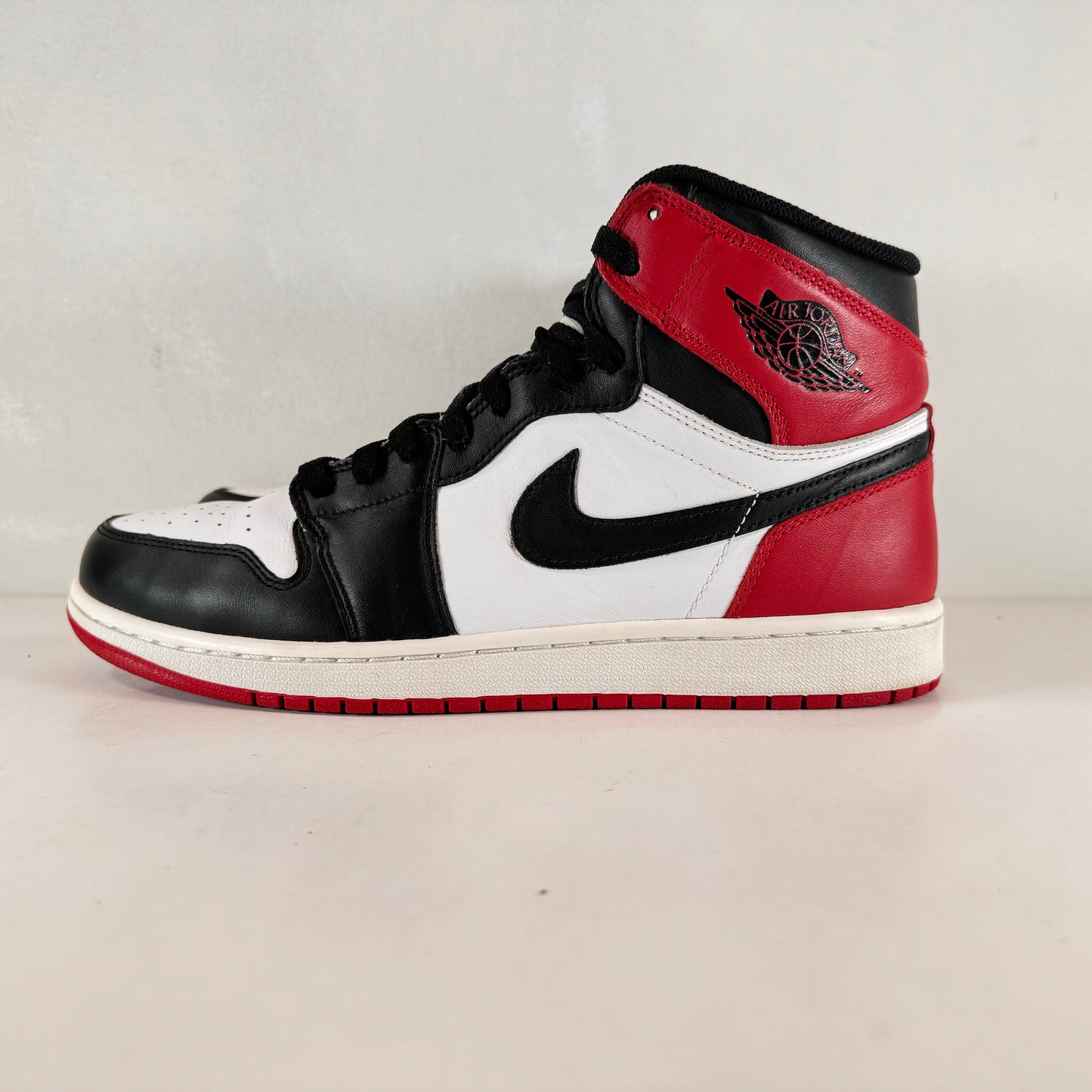 555088 184 Jordan 1 Retro Black Toe (2013) [USED] - 10.5 M (Used)