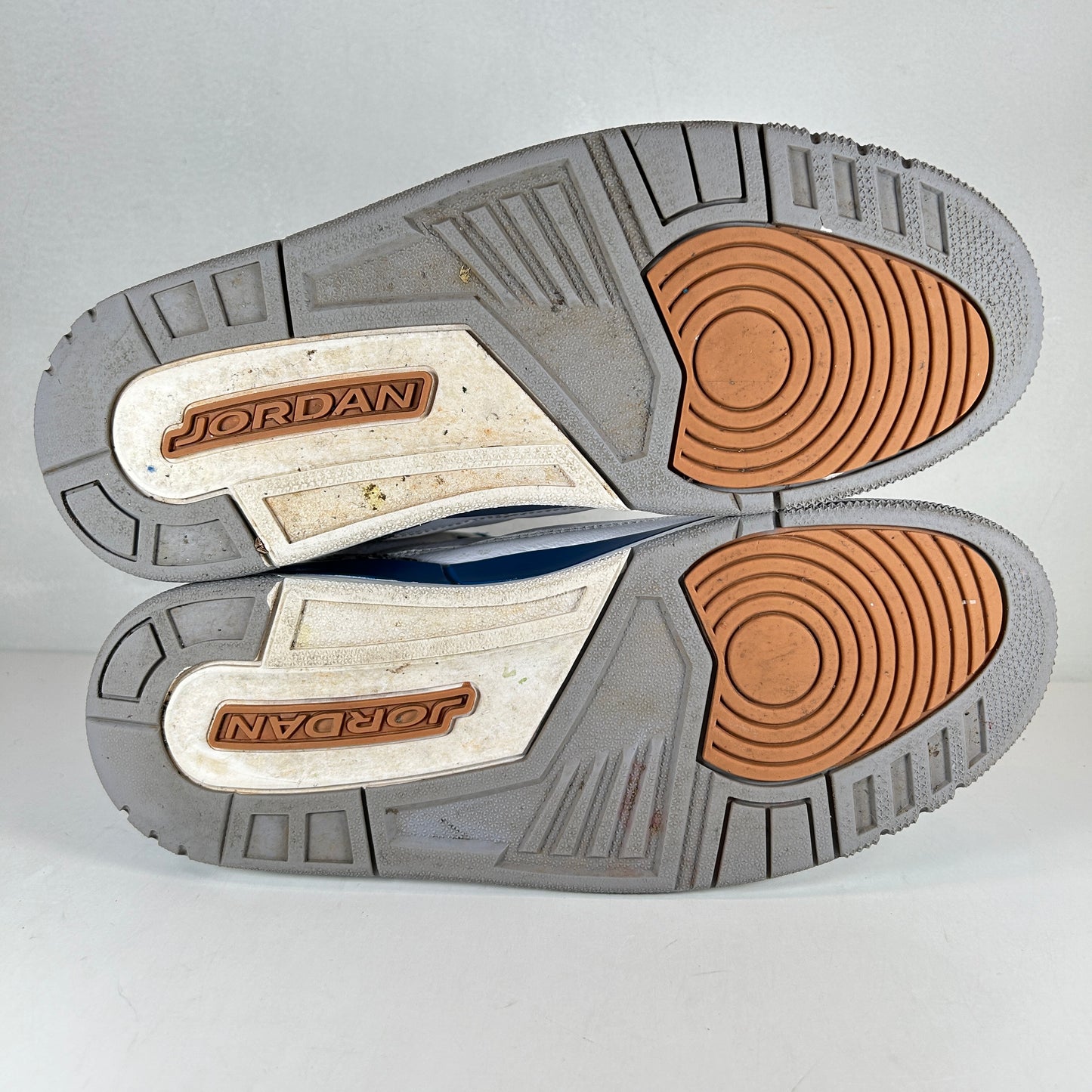 CT8532 148 Jordan 3 Retro Wizards [USED] - 9 M (Used)