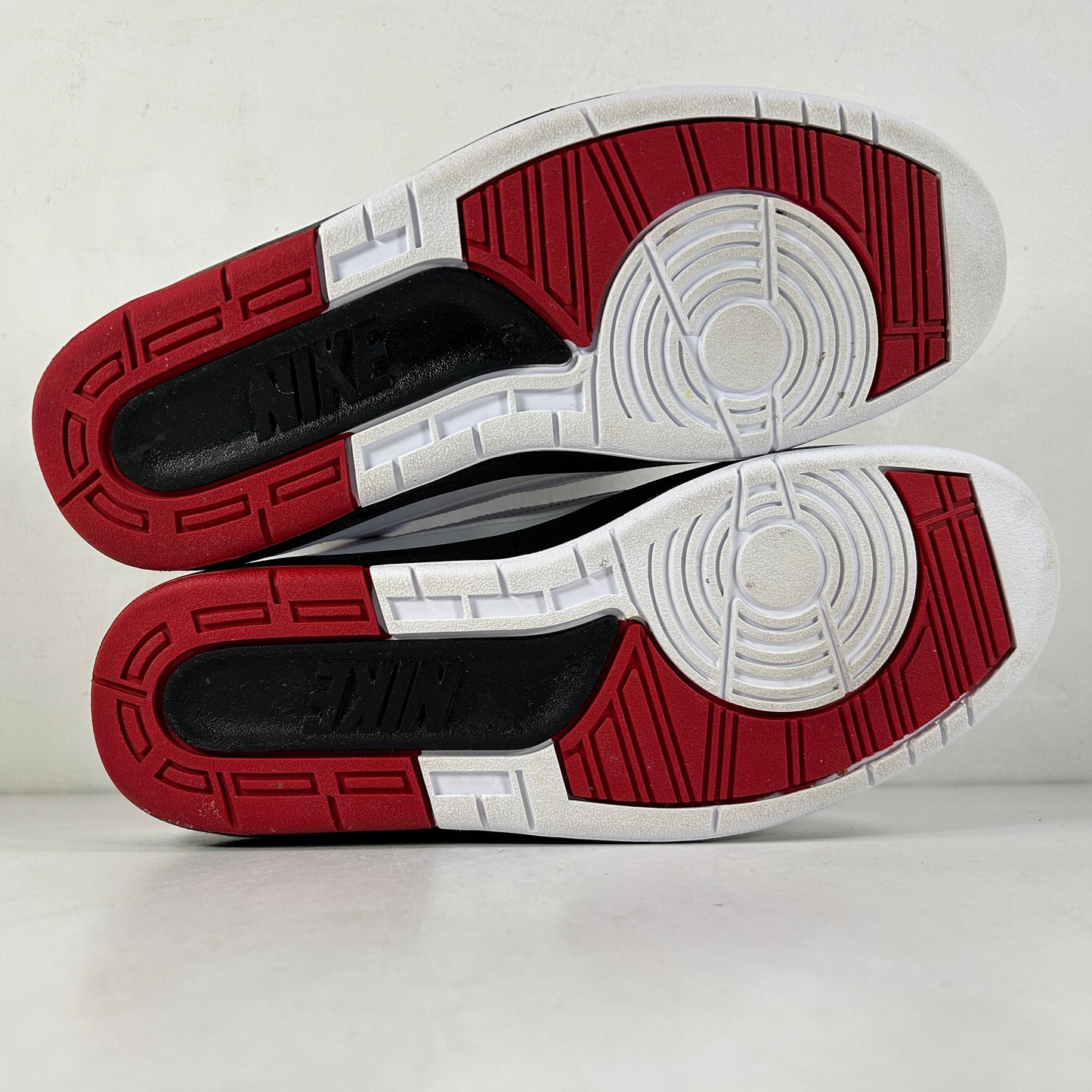 DX2454 106 Jordan 2 Retro OG Chicago (2022) [USED] - 10 M (VNDS)