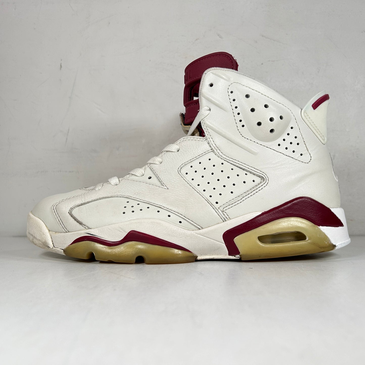 384664 116 Jordan 6 Maroon [USED] - 9 M (Used)