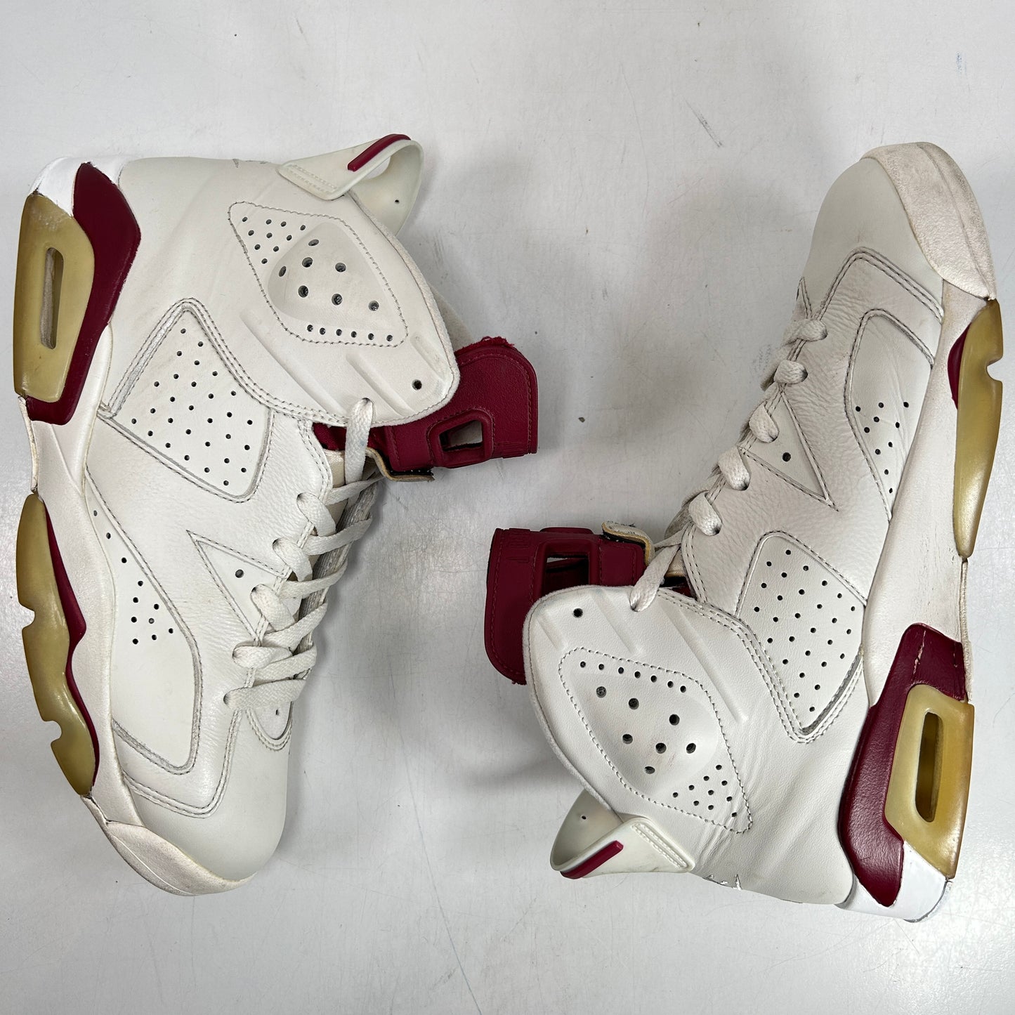 384664 116 Jordan 6 Maroon [USED] - 9 M (Used)