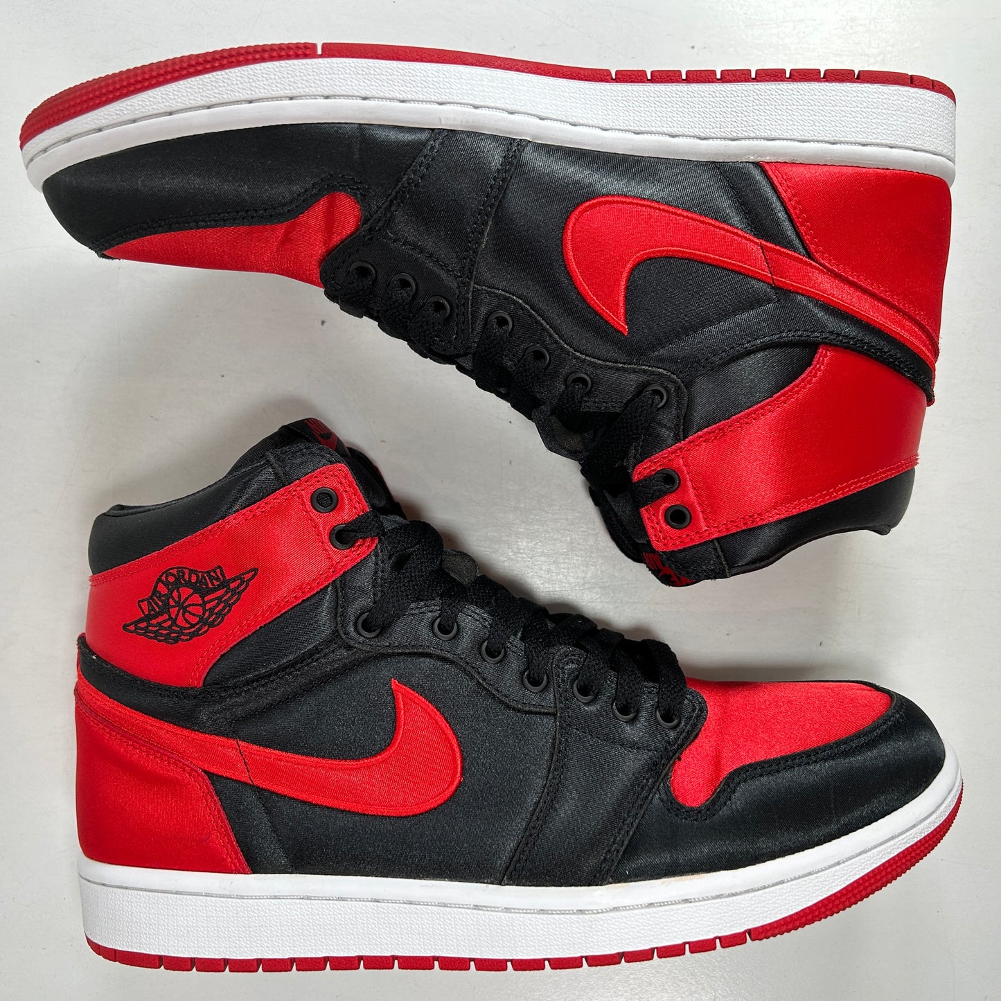 FD4810 061 Jordan 1 Retro High OG Satin Bred [USED] - 11.5 W (Used)