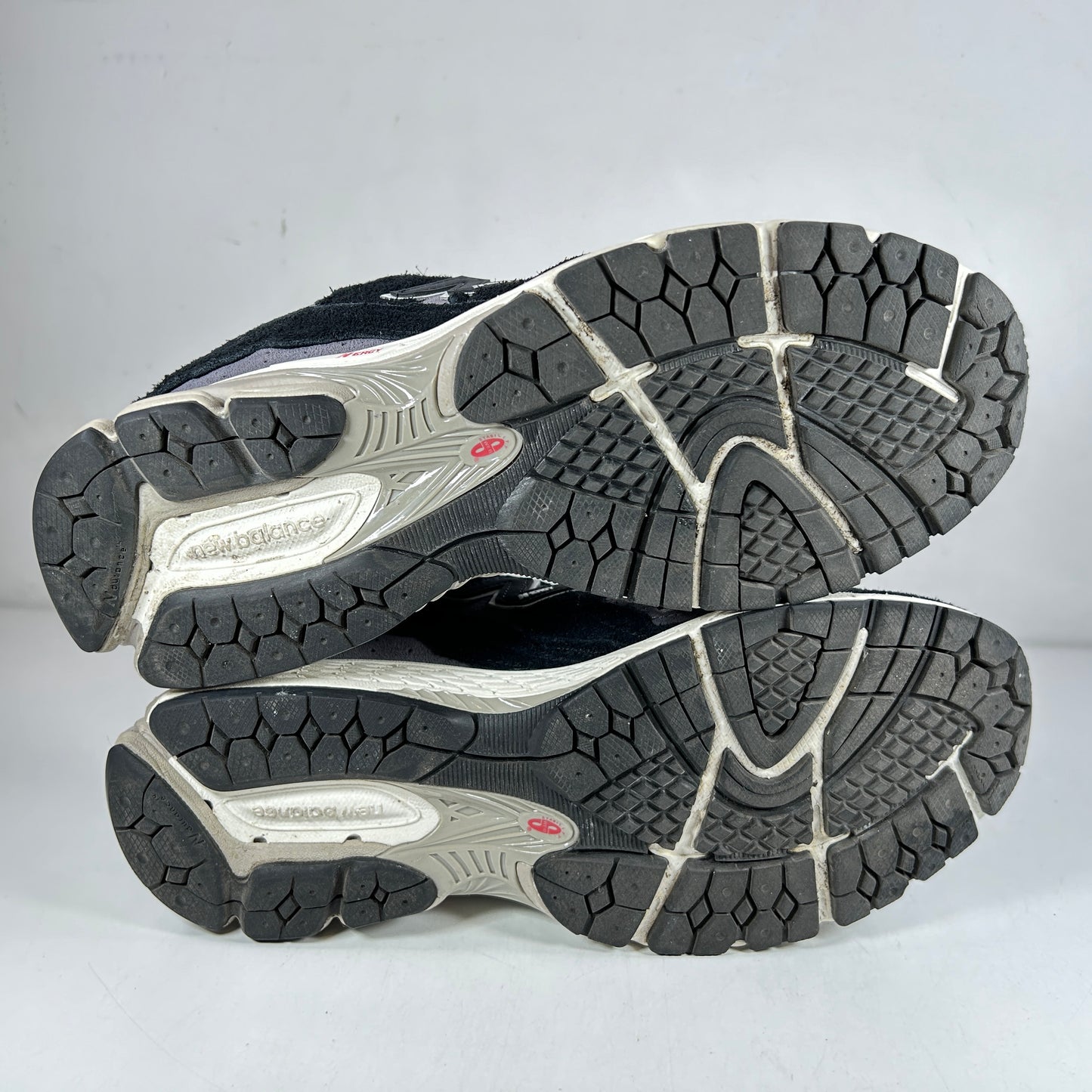 M2002RDJ New Balance 2002R Protection Pack Black Grey [USED] - 9 M (Used)
