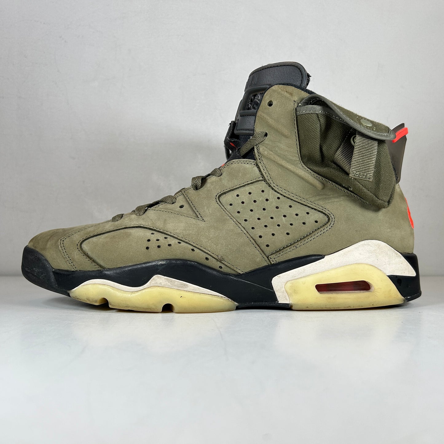 CN1084 200 Jordan 6 Retro Travis Scott [USED] - 12 M (Used2)