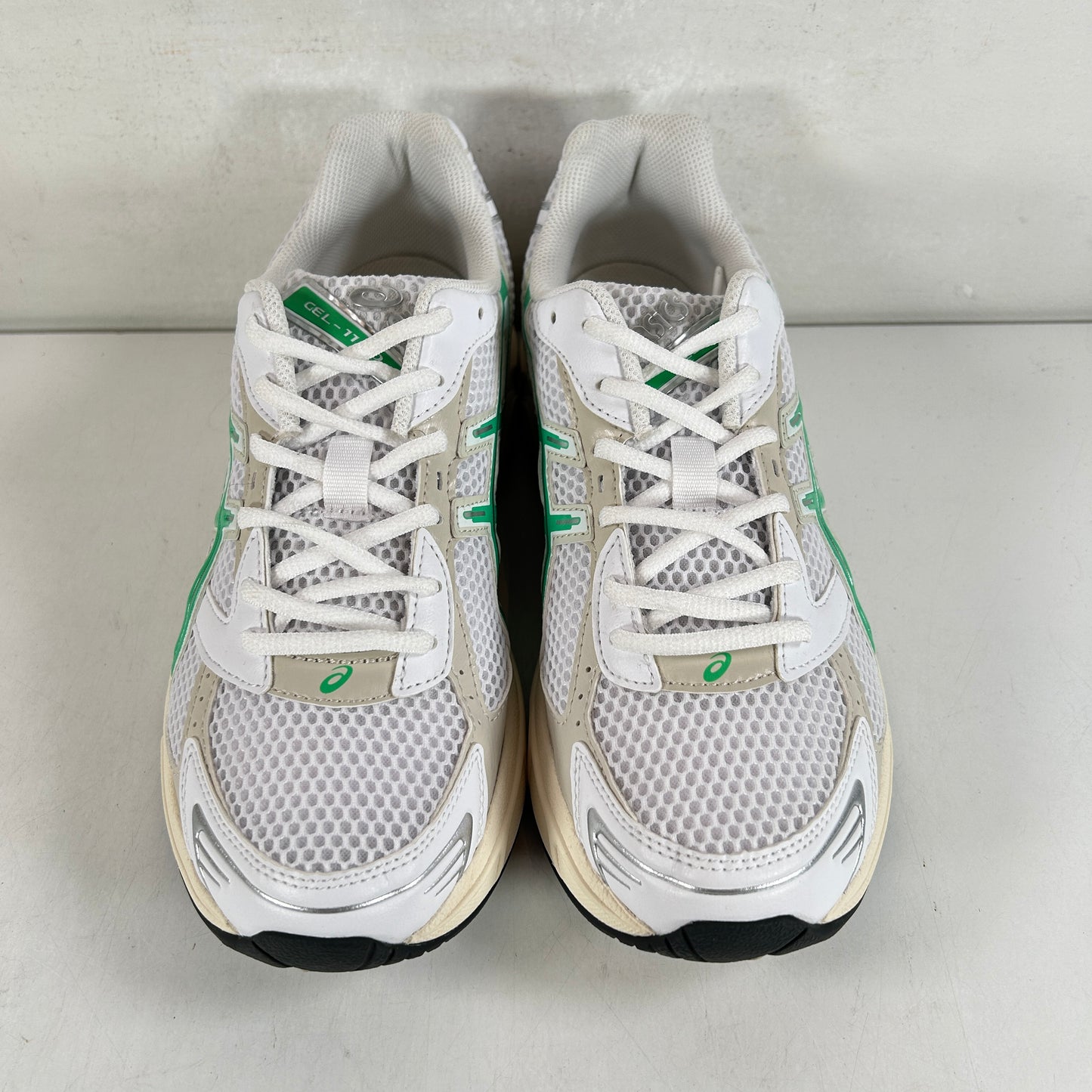 1202A164 114 ASICS Gel-1130 White Malachite Green Off White Midsole (Women's) [USED] - 10 M (Used)