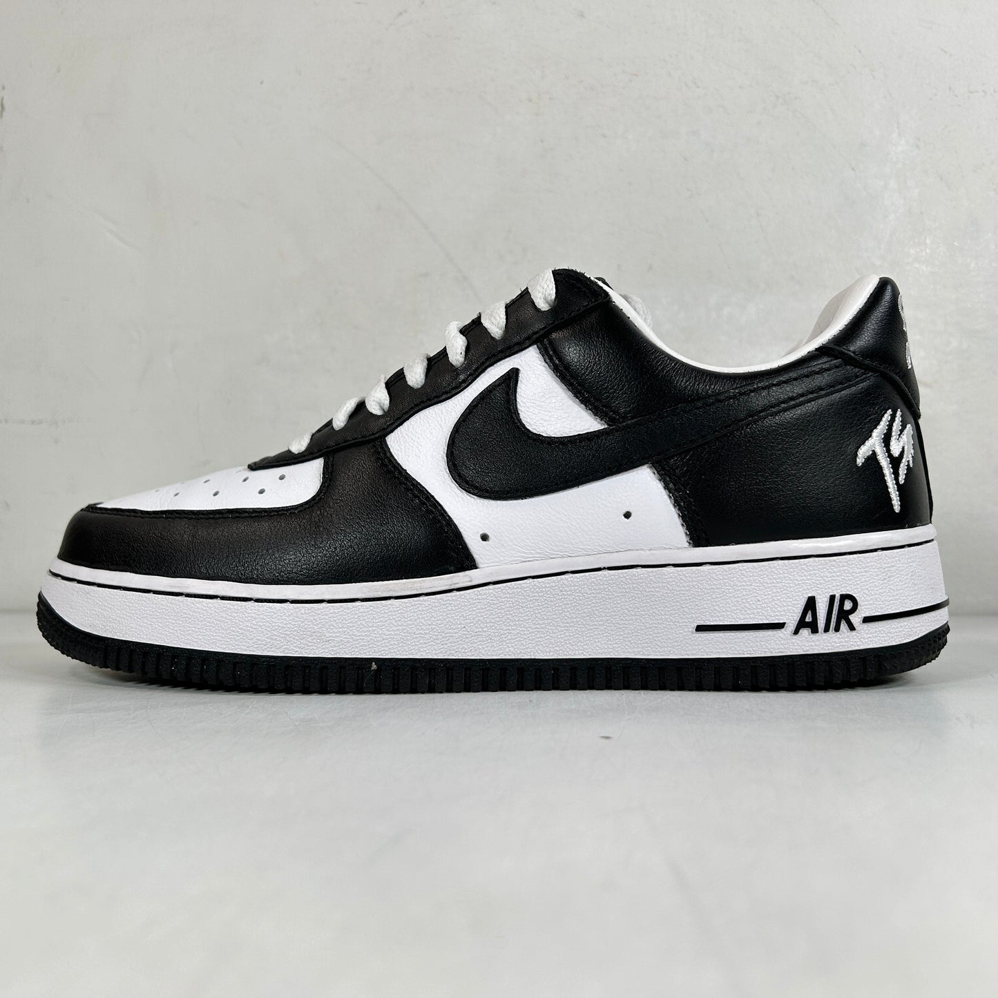 FJ5756 100 Nike Air Force 1 Low QS Terror Squad Blackout [USED] - 7 M (Used)