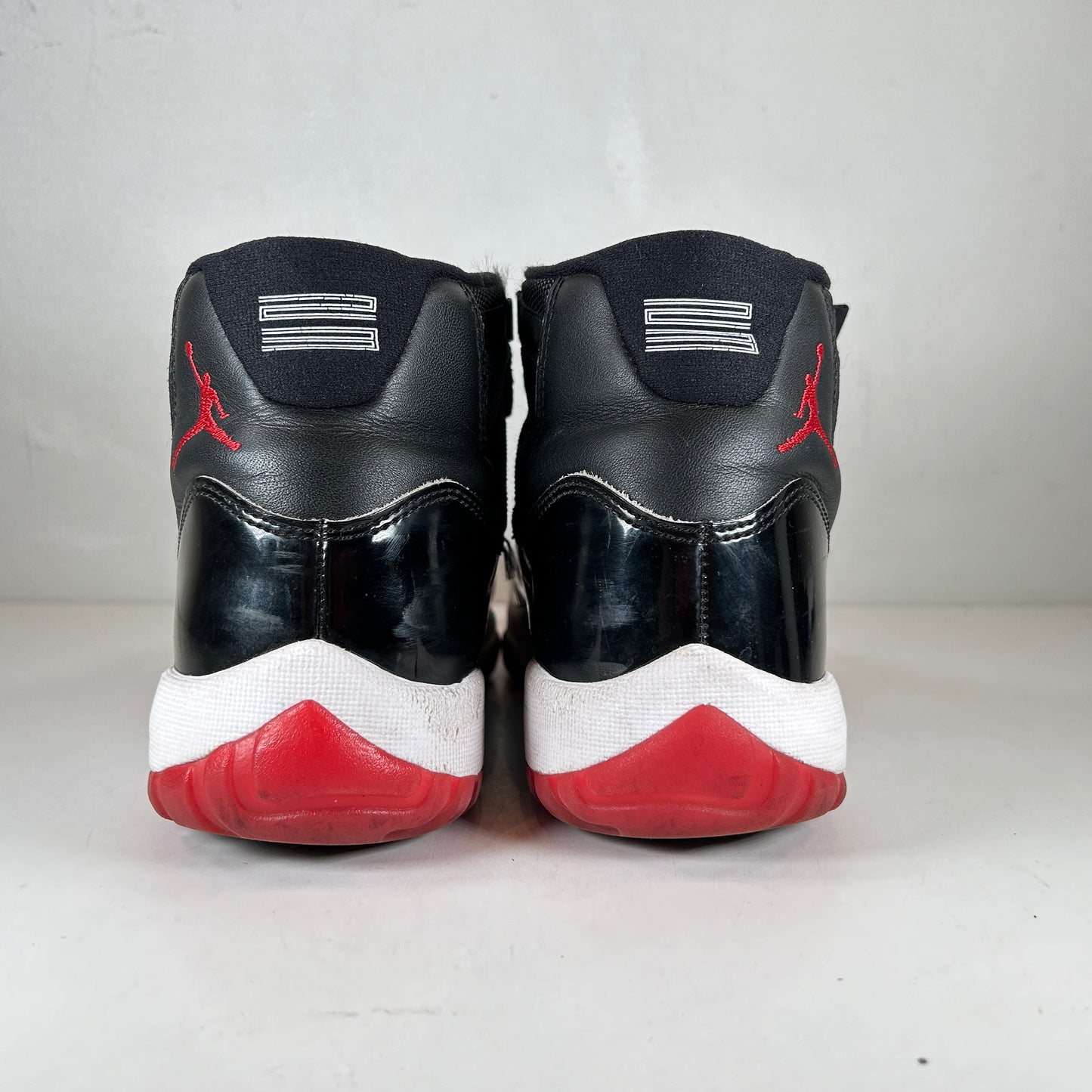 378037 061 Jordan 11 Bred (2019) [USED] - 8 M (Used)