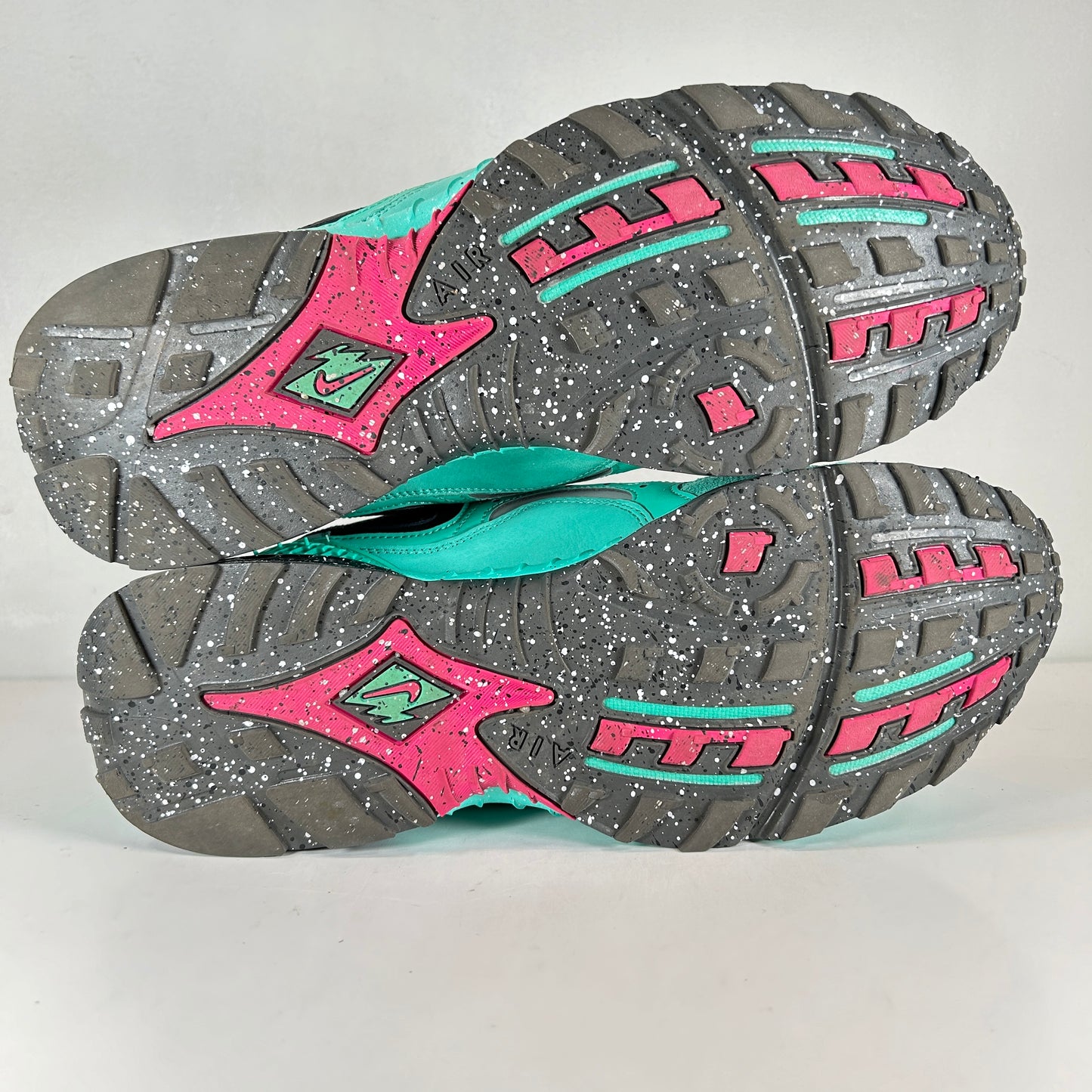 FN7546 301 Nike Air Terra Humara Undefeated Light Menta [USED] - 12 M (Used)