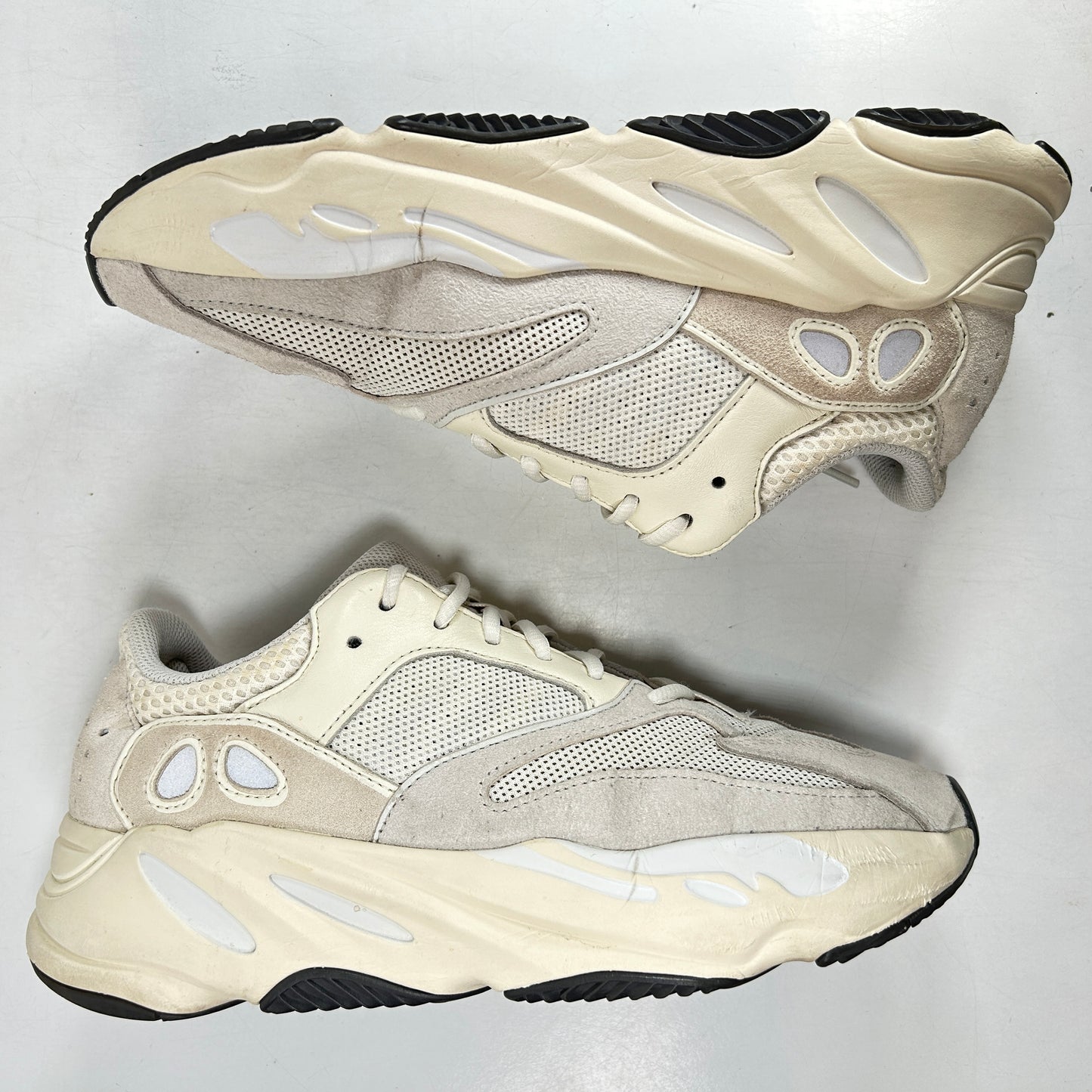 EG7596 adidas Yeezy Boost 700 Analog [USED] - 9 M (Used2)