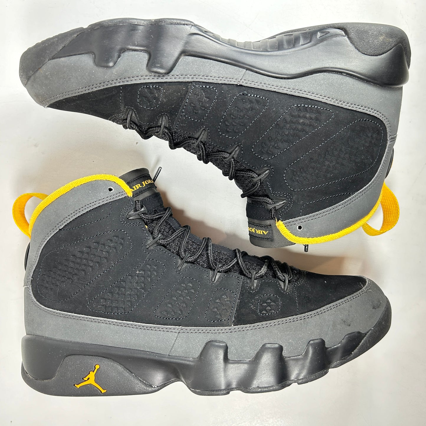 CT8019 070 Jordan 9 Retro Dark Charcoal University Gold [USED] - 10 M (Used2)