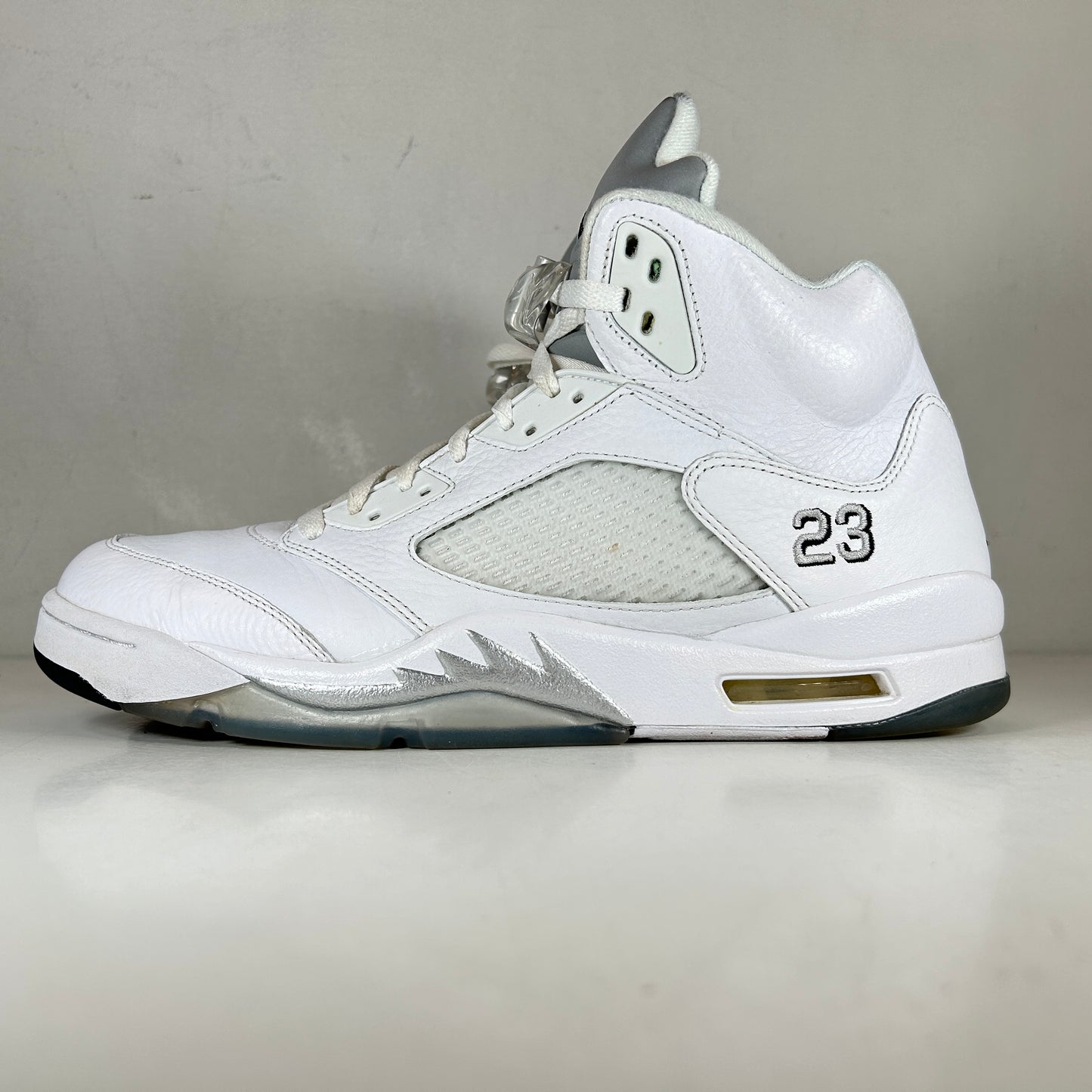 136027 130 Jordan 5 Retro Metallic White (2015) [USED] - 12 M (Used)