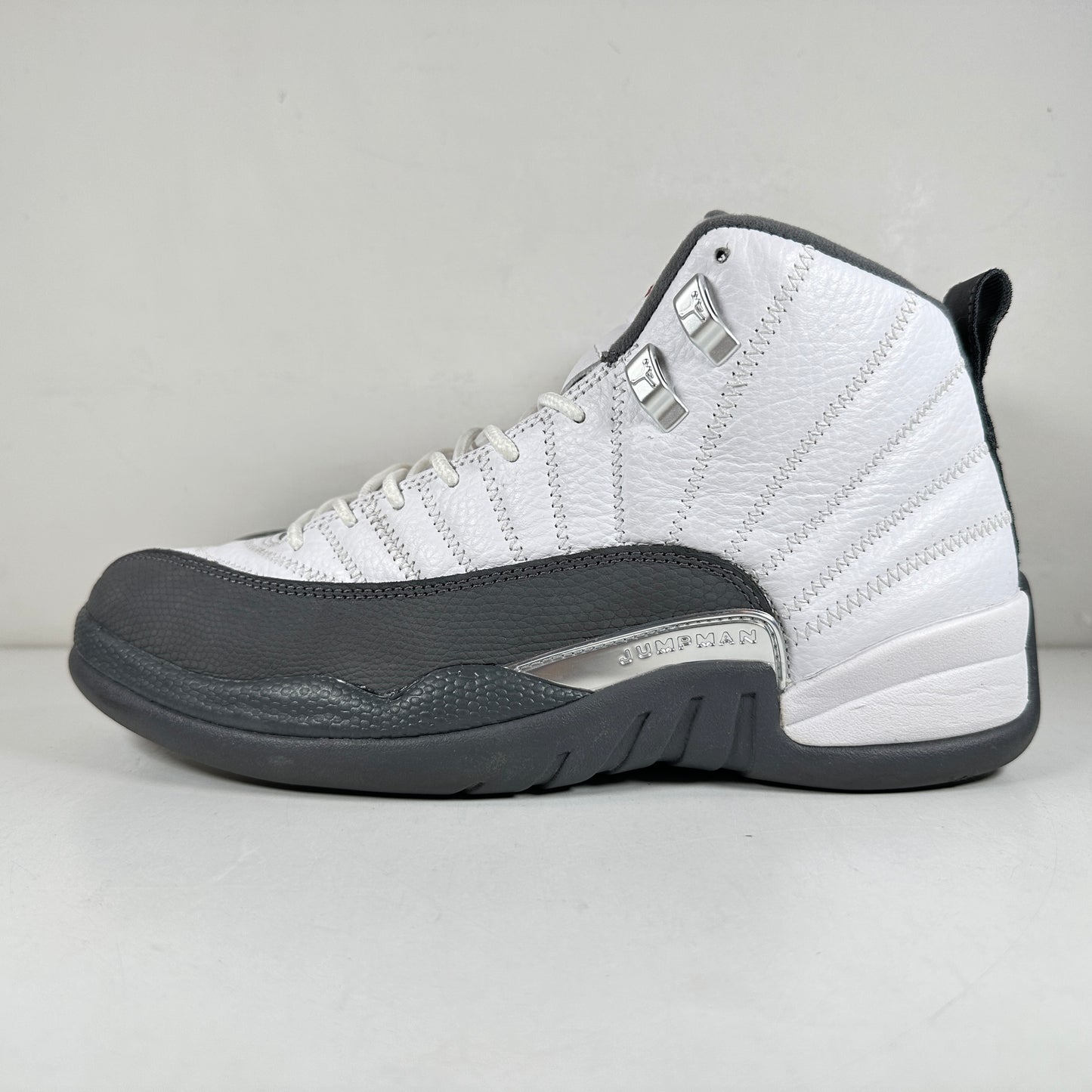 130690 160 Jordan 12 Retro White Dark Grey [USED] - 9 M (Used)