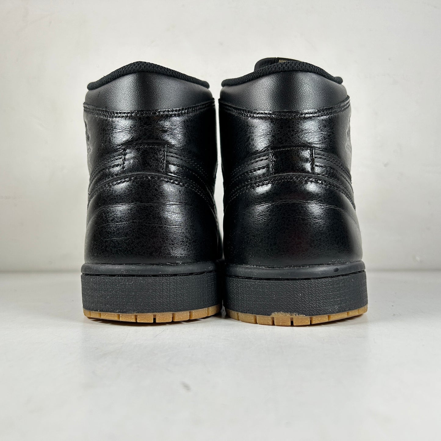 555088 020 Jordan 1 Retro Black Gum [USED] - 11 M (Used)