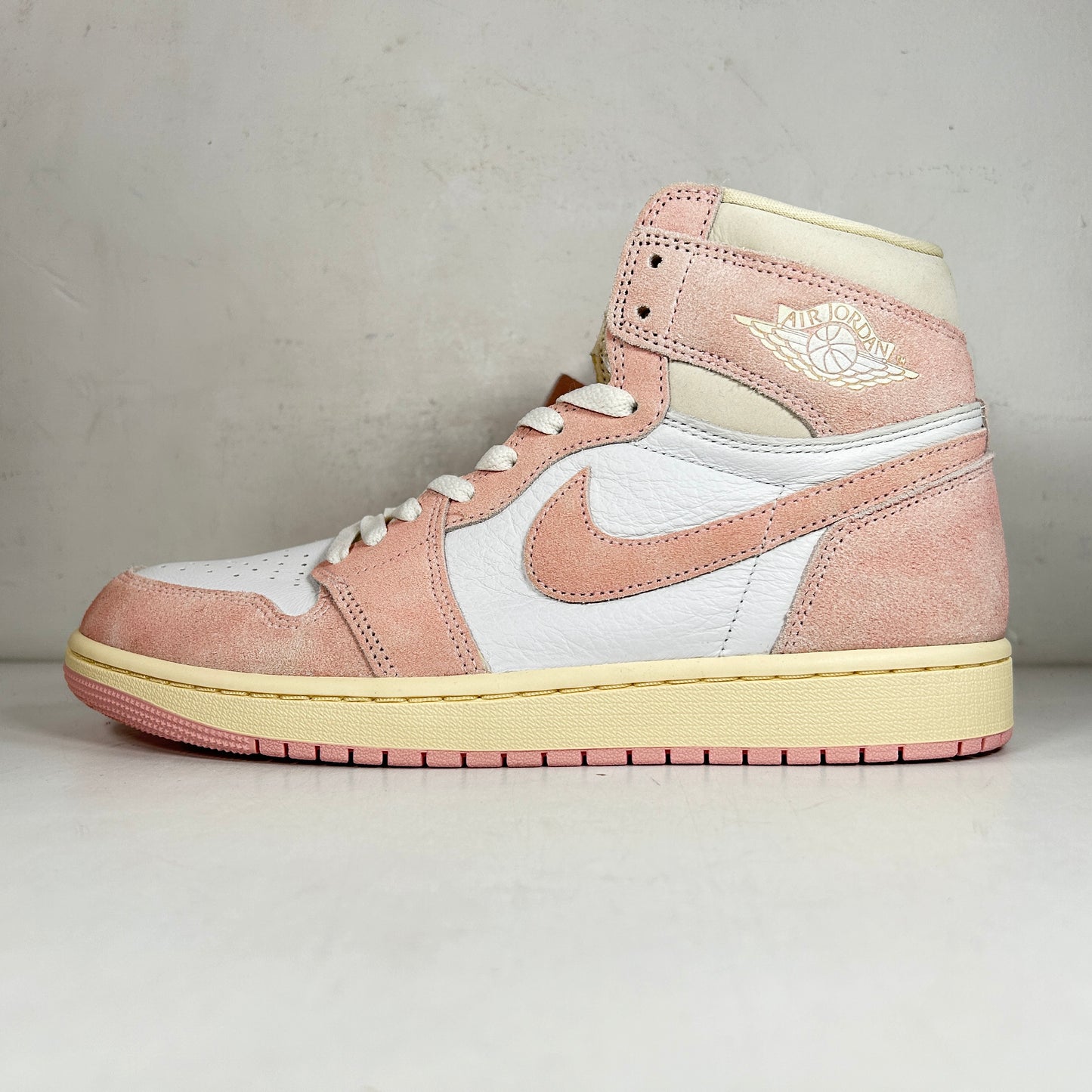 FD2596 600 Jordan 1 Retro High OG Washed Pink (Women's) [USED] - 10.5 W (Used2)