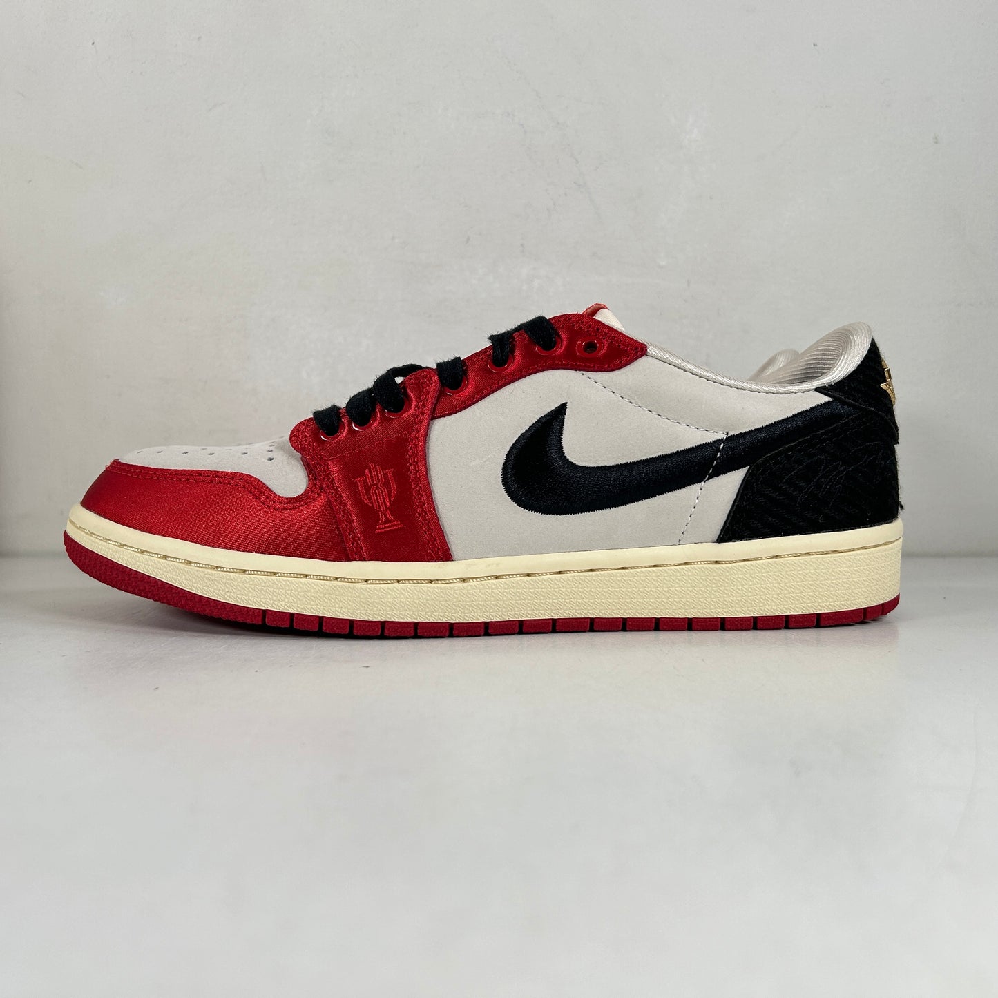 FN0432 100 Jordan 1 Retro Low OG Trophy Room Away [USED] - 8.5 M (VNDS)