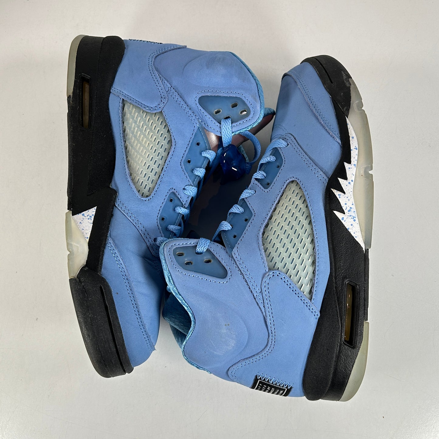 DV1310 401 Jordan 5 Retro UNC University Blue [USED] - 9 M (Used2)