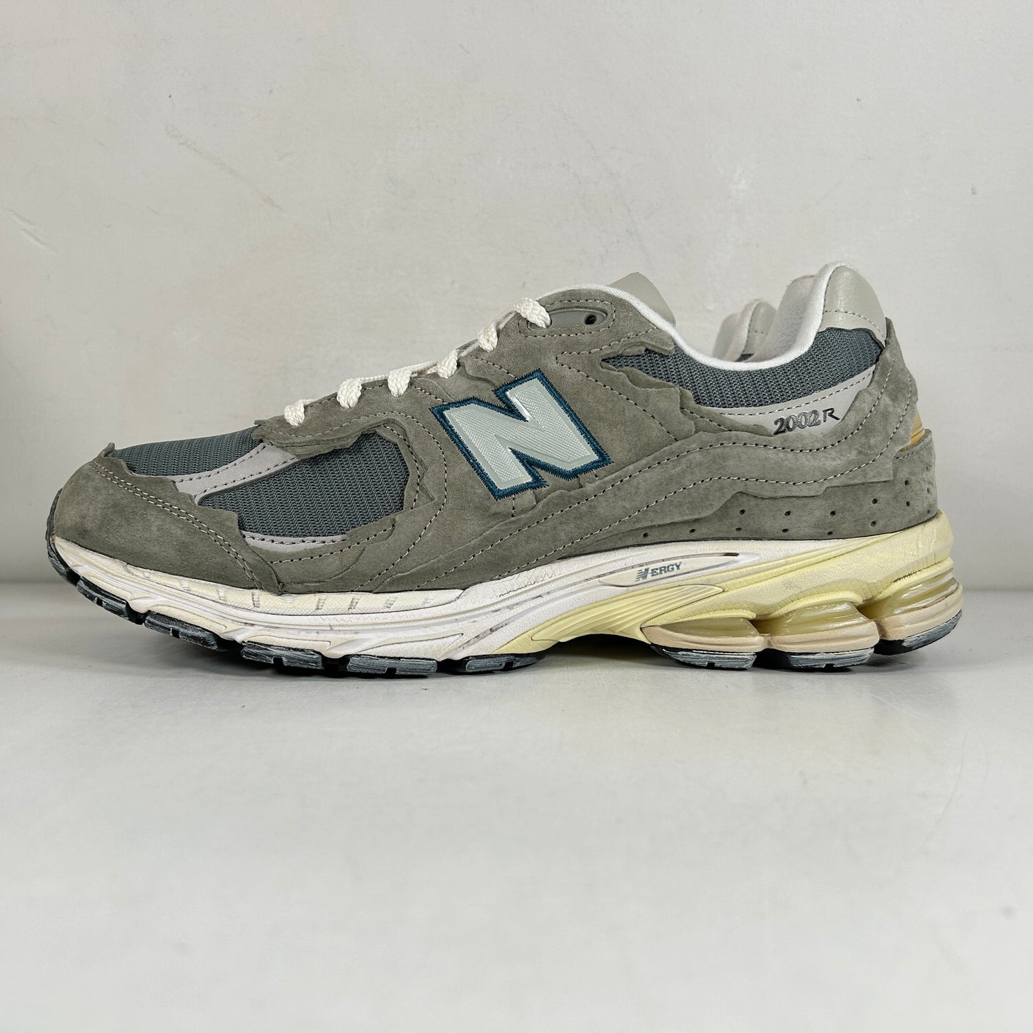 M2002RDD New Balance 2002R Protection Pack Mirage Grey [USED] - 11.5 M (Used)