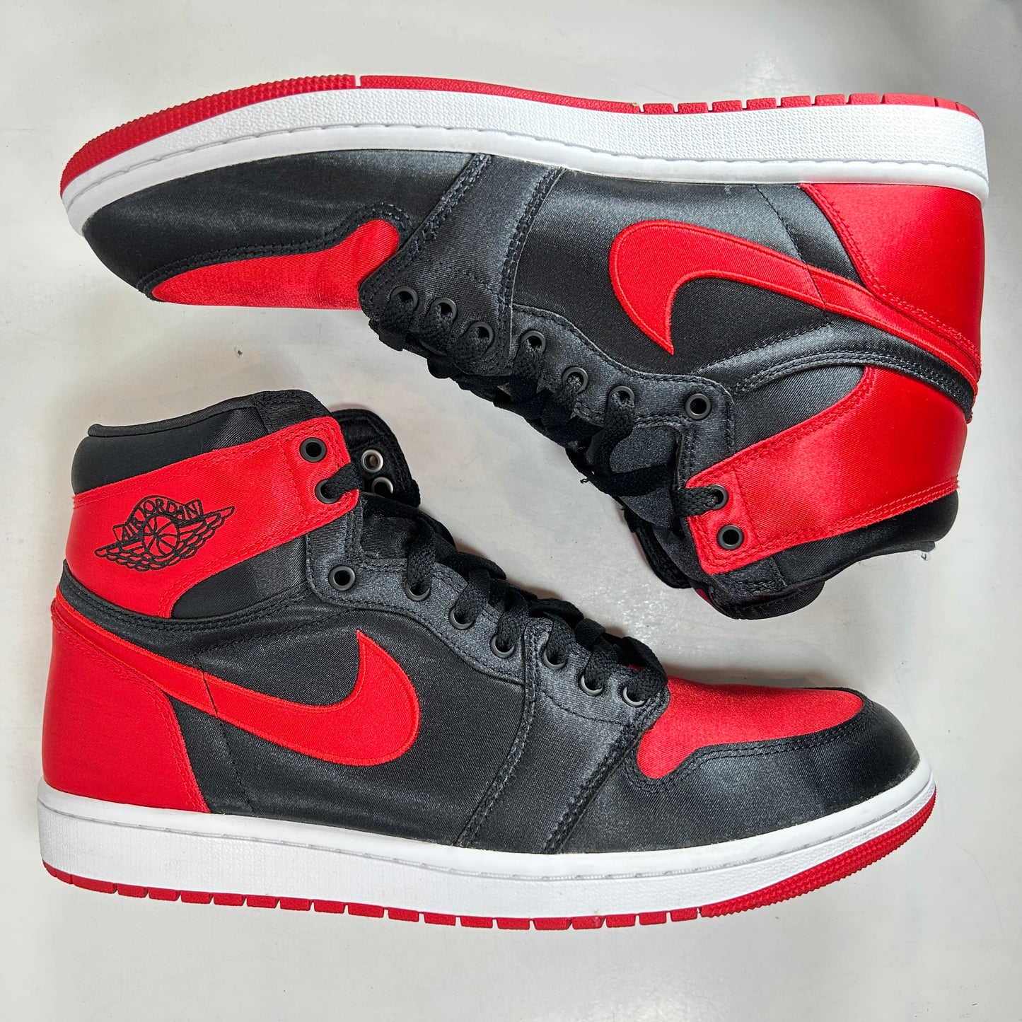 FD4810 061 Jordan 1 Retro High OG Satin Bred [USED] - 12 W (Used)