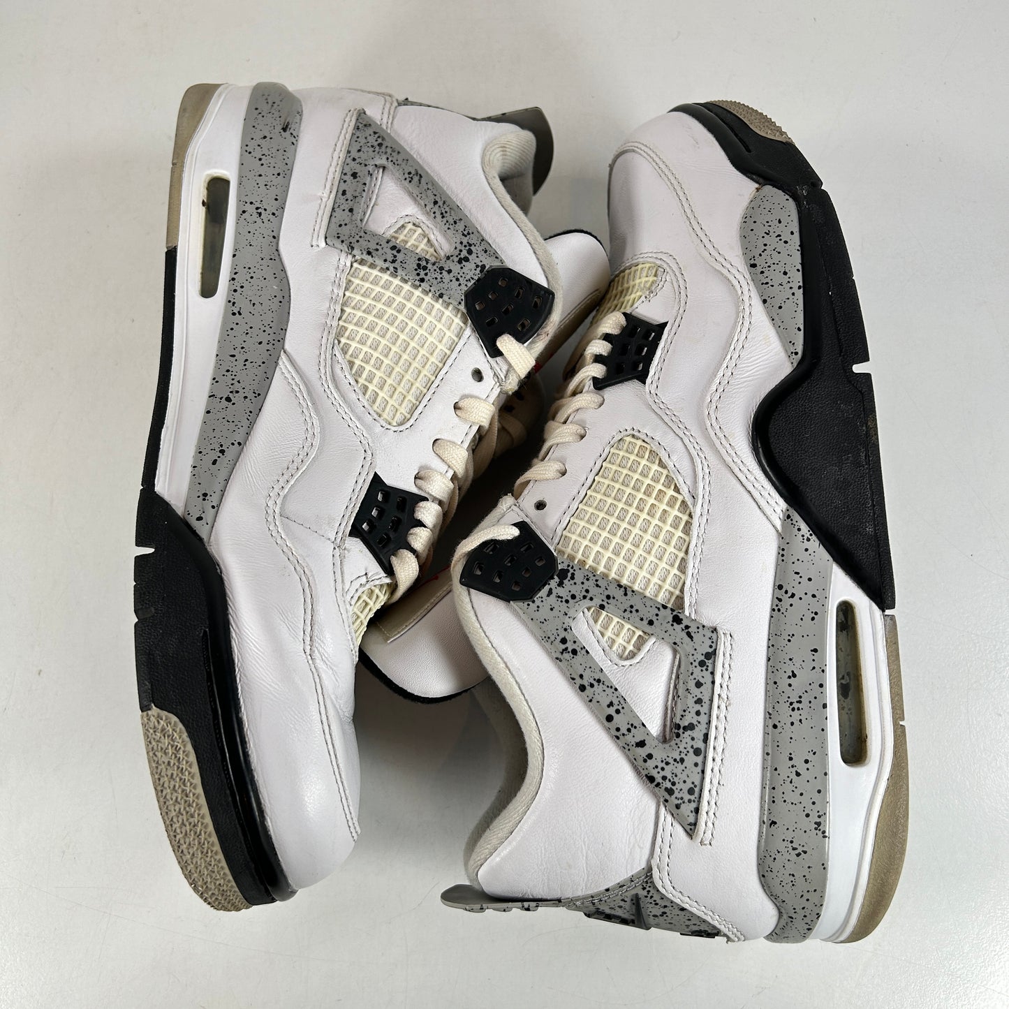 840606 192 Jordan 4 White Cement [USED] - 10.5 M (Used)
