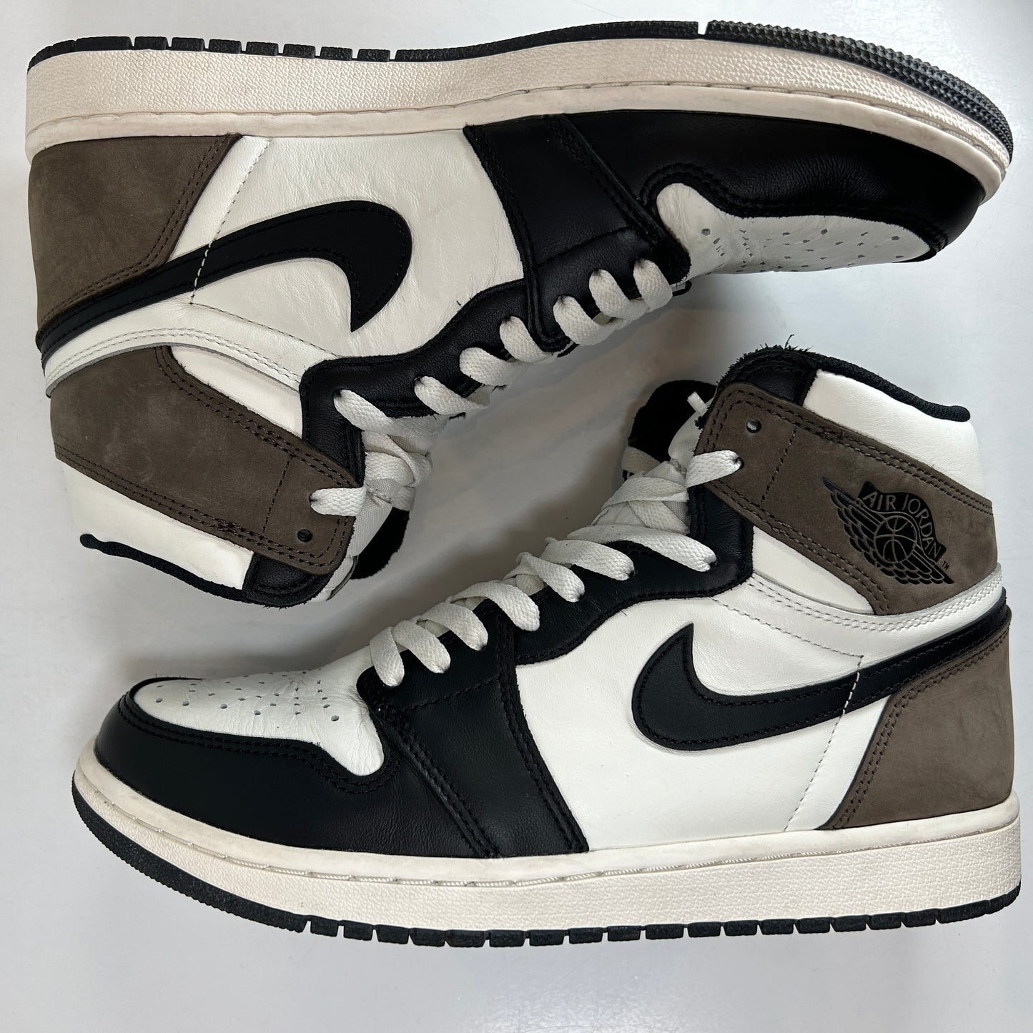 555088 105 Jordan 1 Mocha [USED] - 9.5 M (Used2)