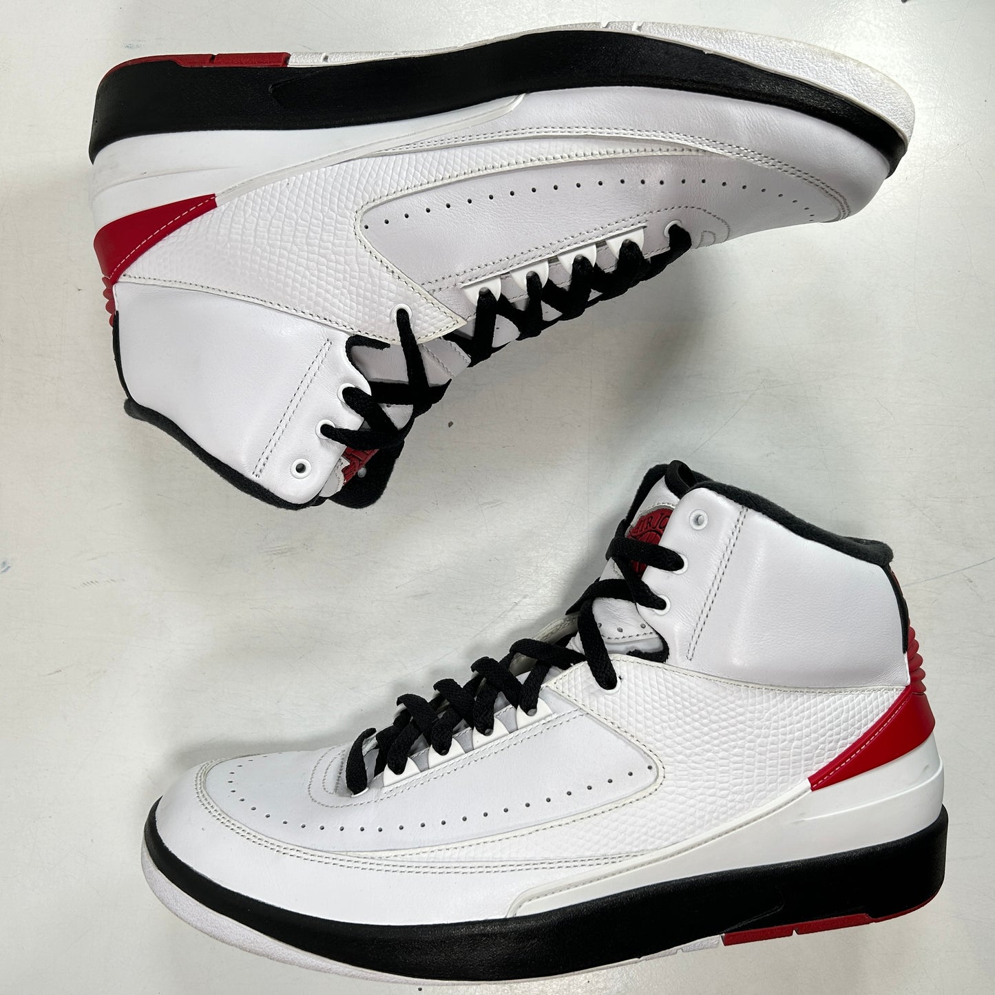 DX2454 106 Jordan 2 Retro OG Chicago (2022) [USED] - 13 M (Used) (No Box)