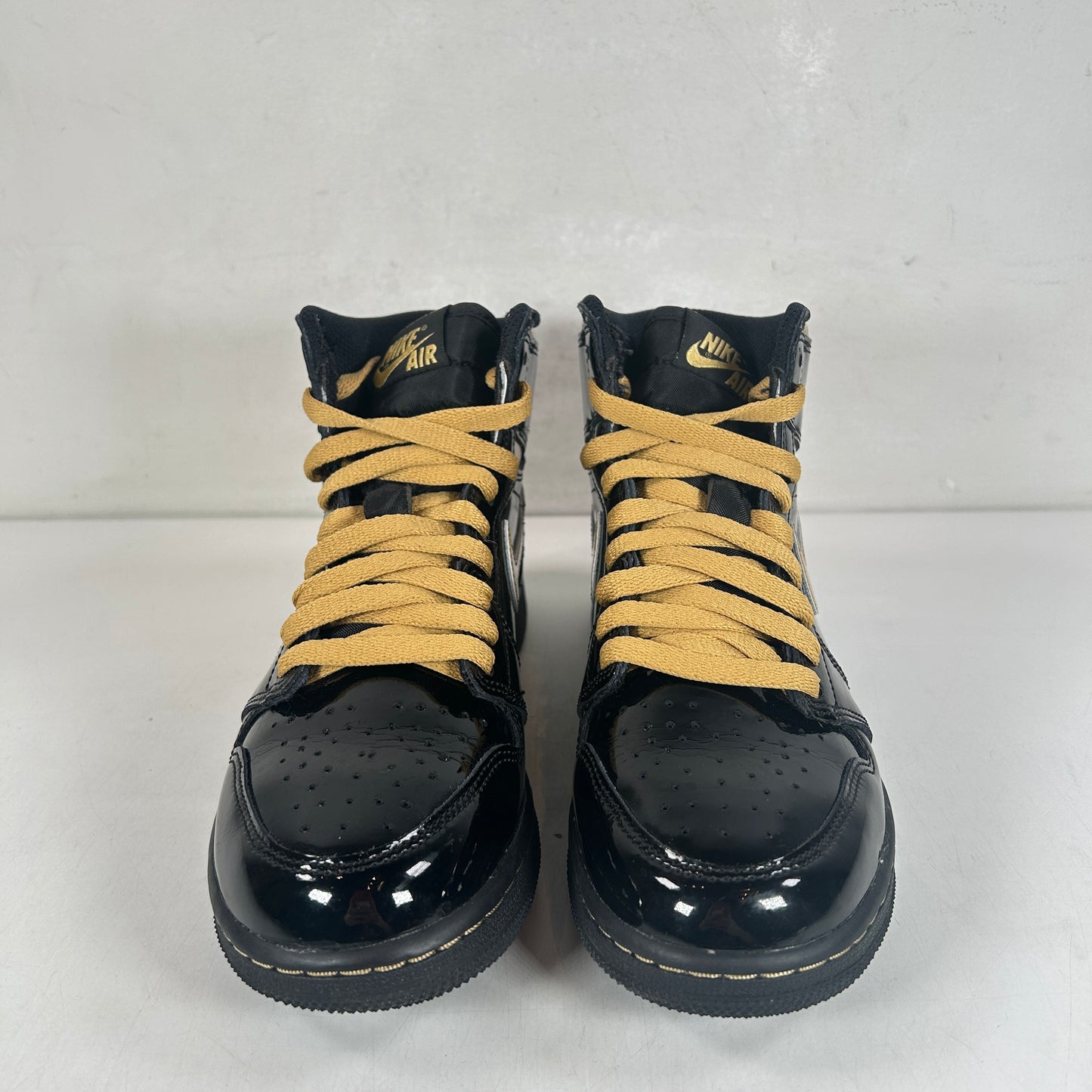 575441 032 Jordan 1 Black Metallic Gold 2020 [USED] - 5 Y (Used)