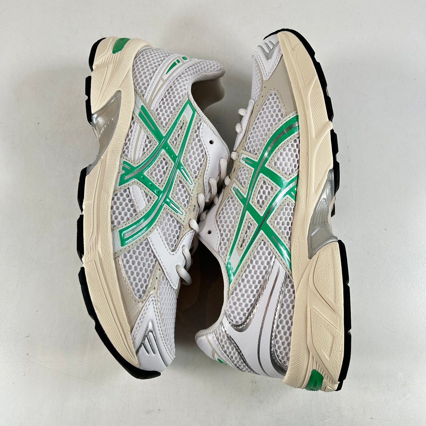 1202A164 114 ASICS Gel-1130 White Malachite Green Off White Midsole (Women's) [USED] - 10 M (Used)