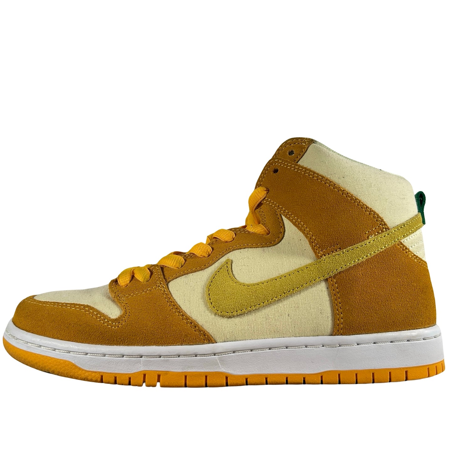 DM0808 700 Nike SB Dunk High Piña