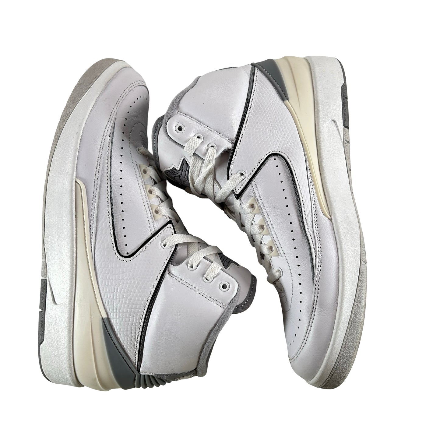 DR8884 100 Jordan 2 Retro Cement Grey [USED] - 8.5 M (Used)