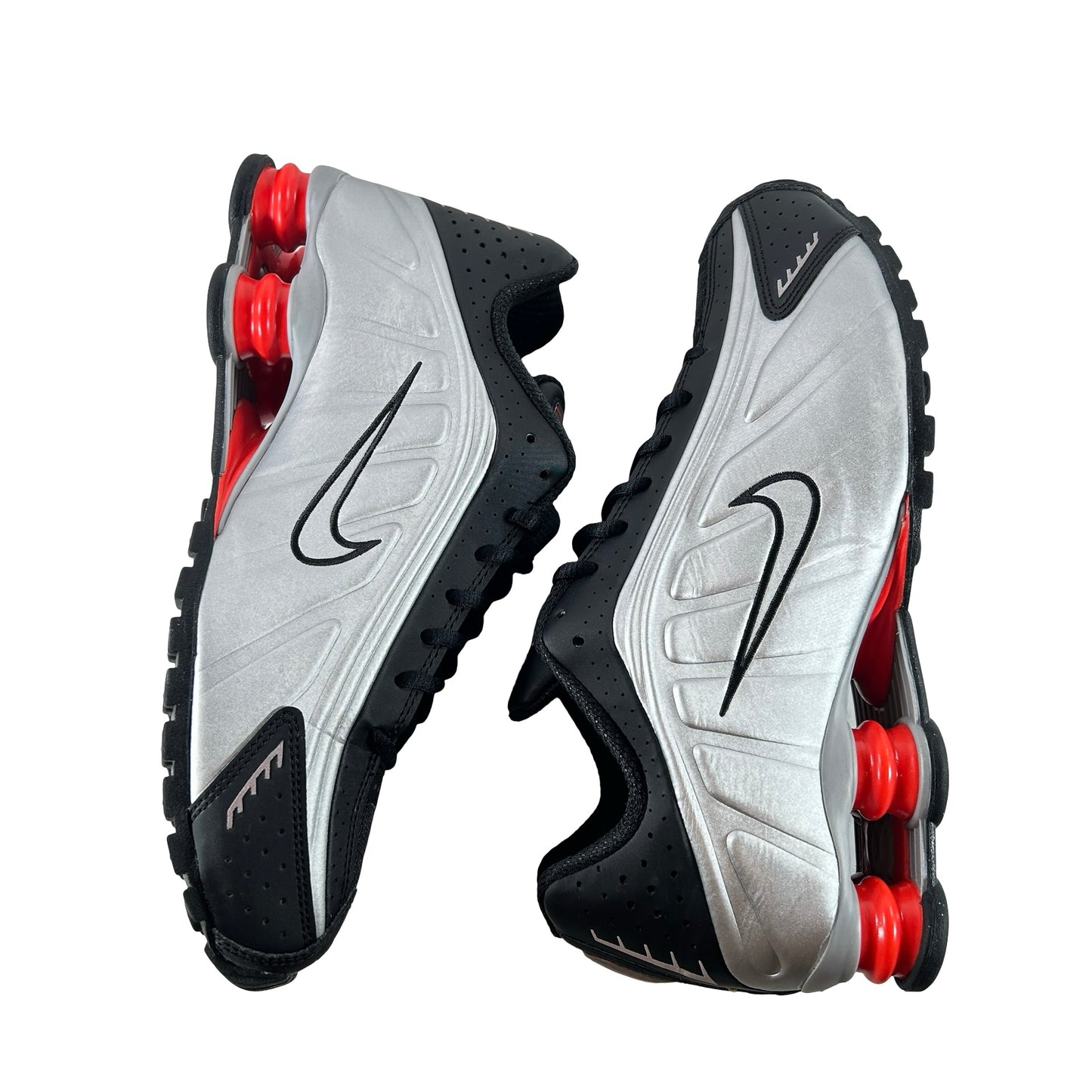 HQ1988 002 Nike Shox R4 Black Metallic Silver (2025) [USED] - 9 M (Used)