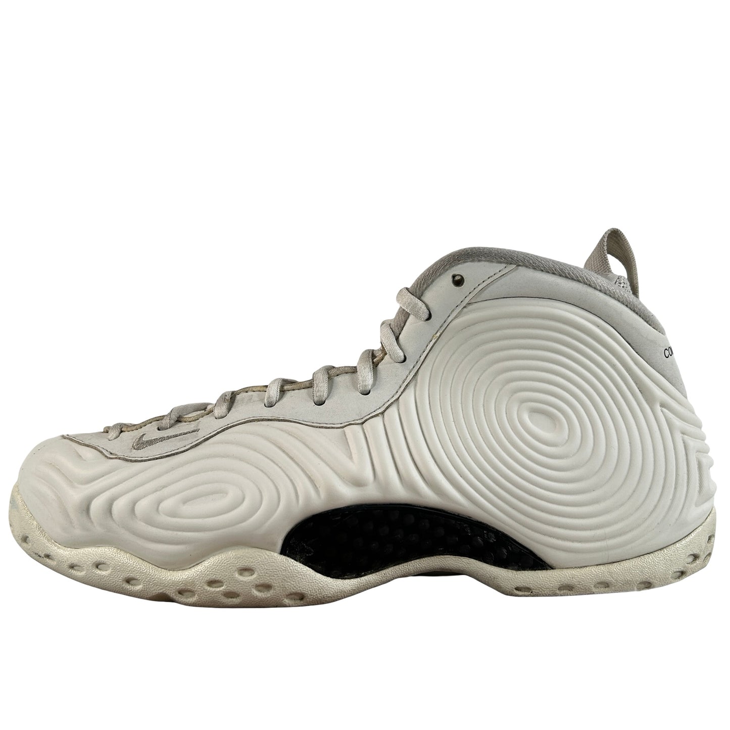 DJ7952 100 Nike Air Foamposite Uno CDG Blanco