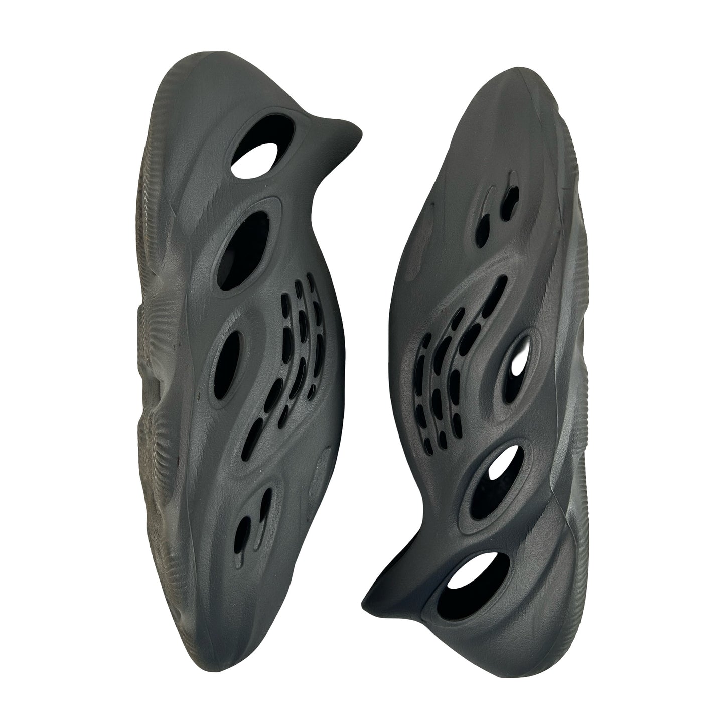 IG5349 Yeezy RNNR Carbon [USED] - 14 M (Used)