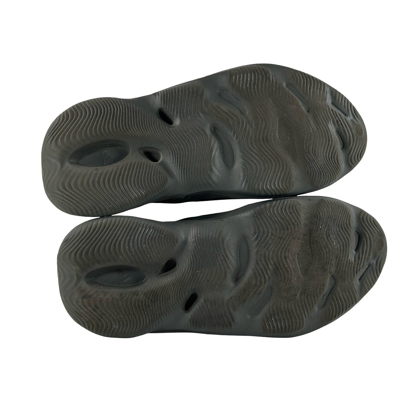 IG5349 Yeezy RNNR Carbon [USED] - 14 M (Used)