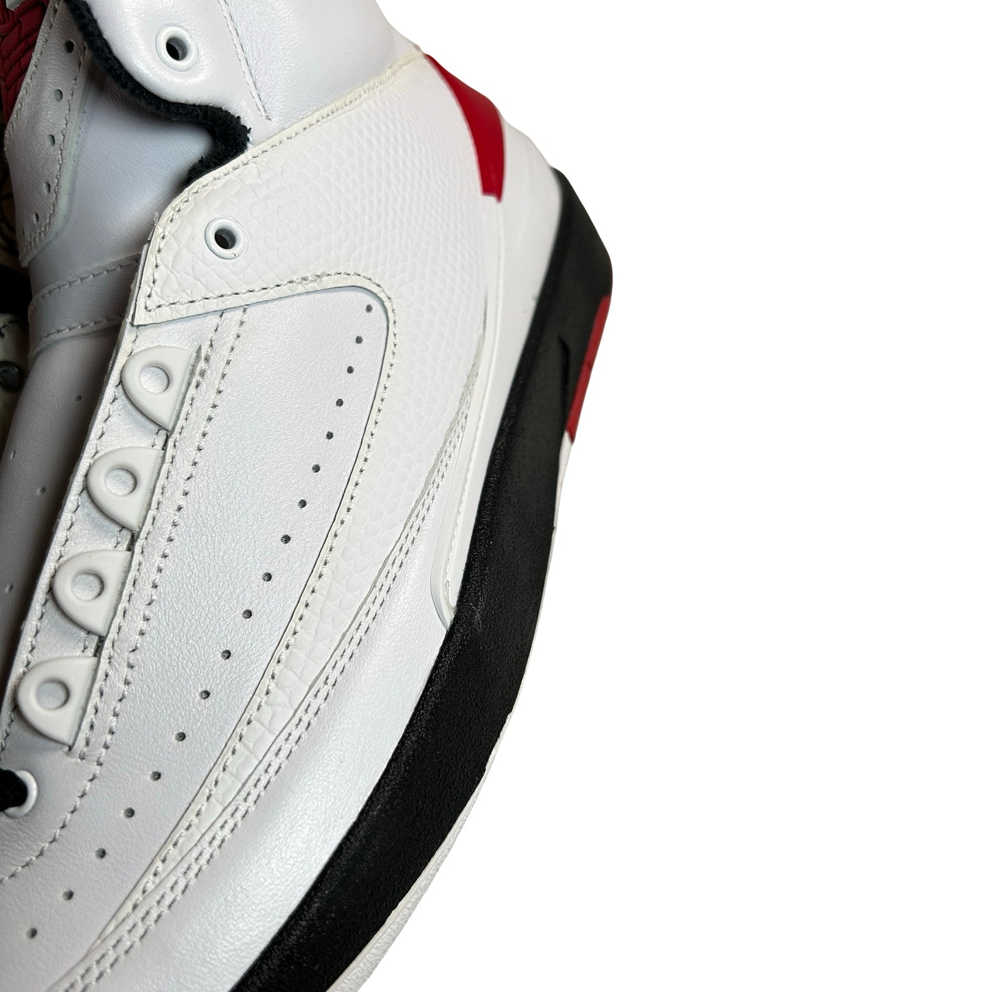 DX2454 106 Jordan 2 Retro OG Chicago (2022) - 11 M (Yellowing)