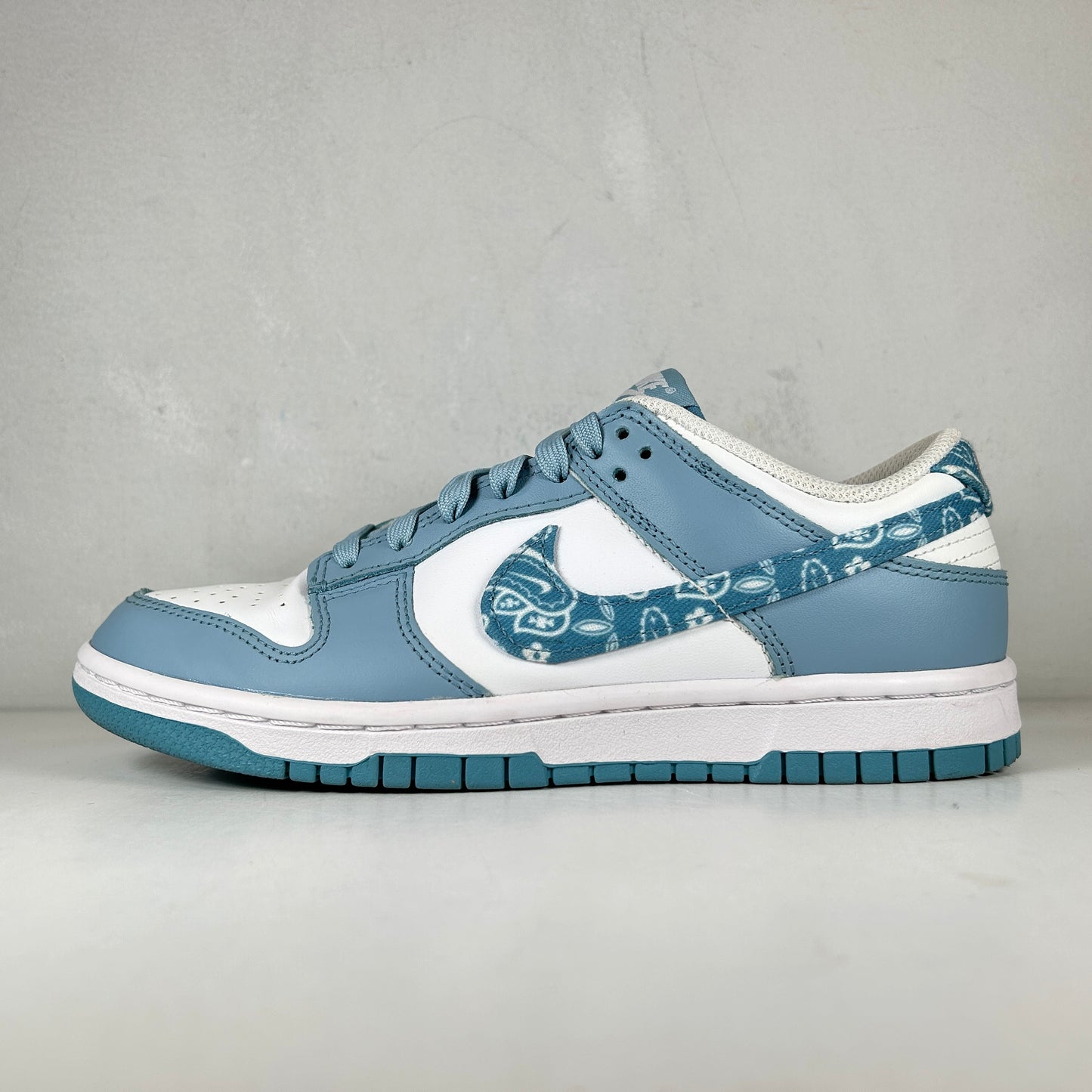DH4401 101 Dunk Low Paisley Pack desgastado azul