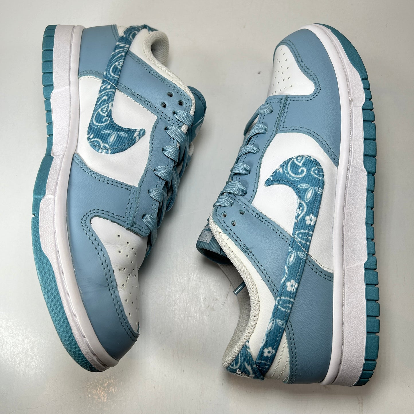 DH4401 101 Dunk Low Paisley Pack desgastado azul