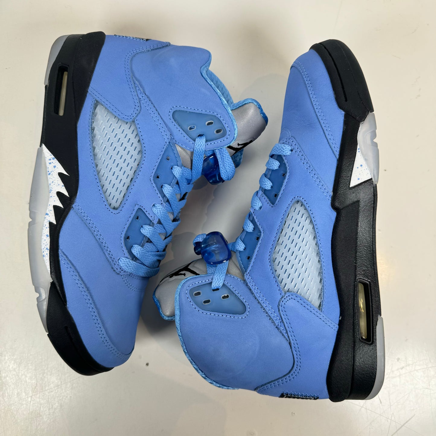 DV1310 401 Jordan 5 Retro UNC University Blue [USED] - 8.5 M (Used)