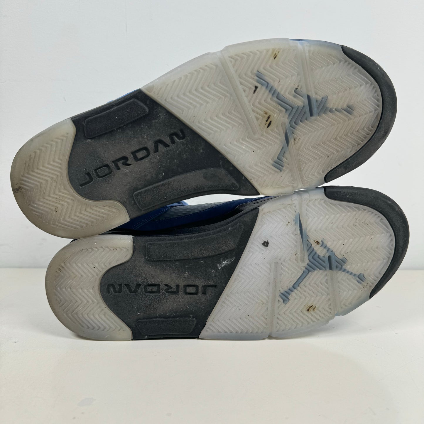 DV1310 401 Jordan 5 Retro UNC University Blue [USED] - 8.5 M (Used)