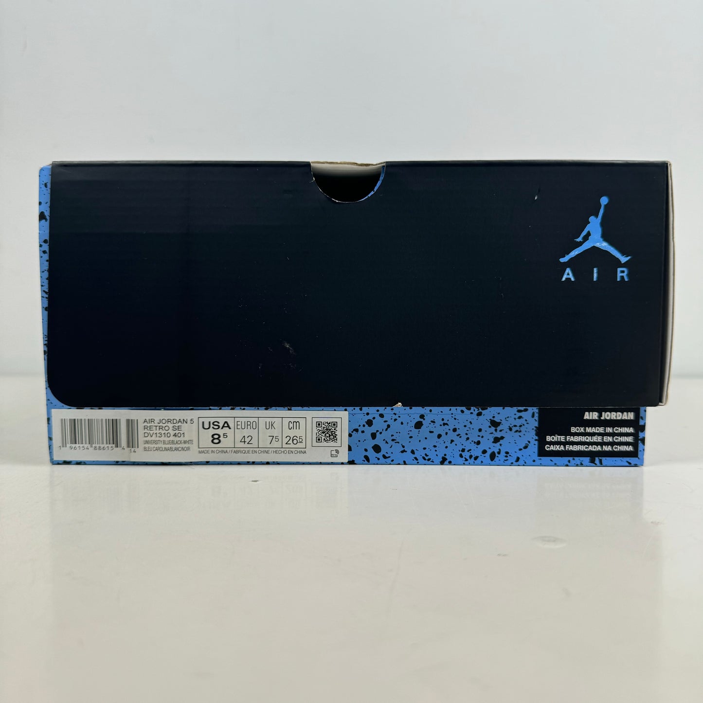 DV1310 401 Jordan 5 Retro UNC University Blue [USED] - 8.5 M (Used)