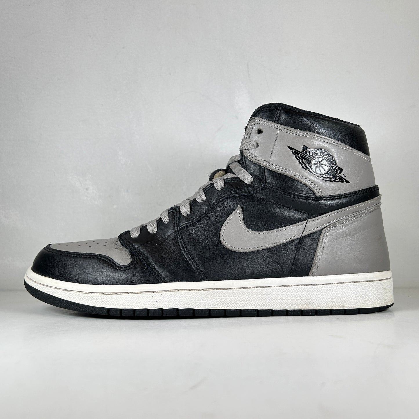 555088 013 Jordan 1 Sombra (2018)
