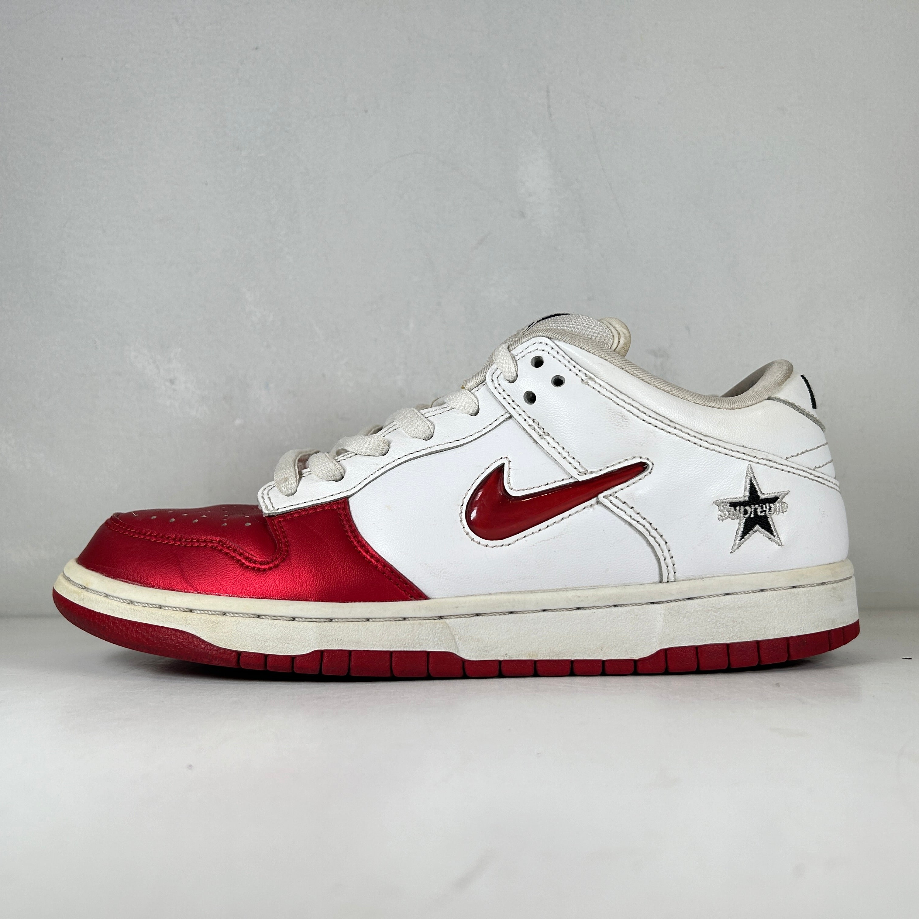 sb dunk low supreme resell