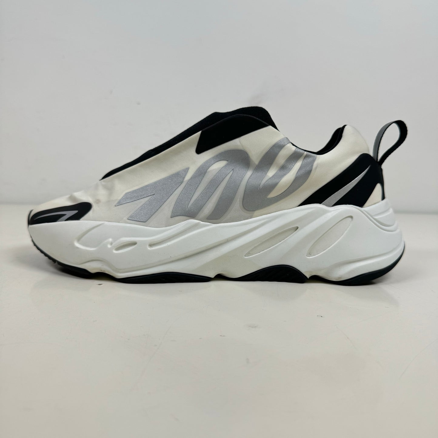IG4798 adidas Yeezy Boost 700 MNVN Laceless Analog [USED] - 8.5 M (Used)