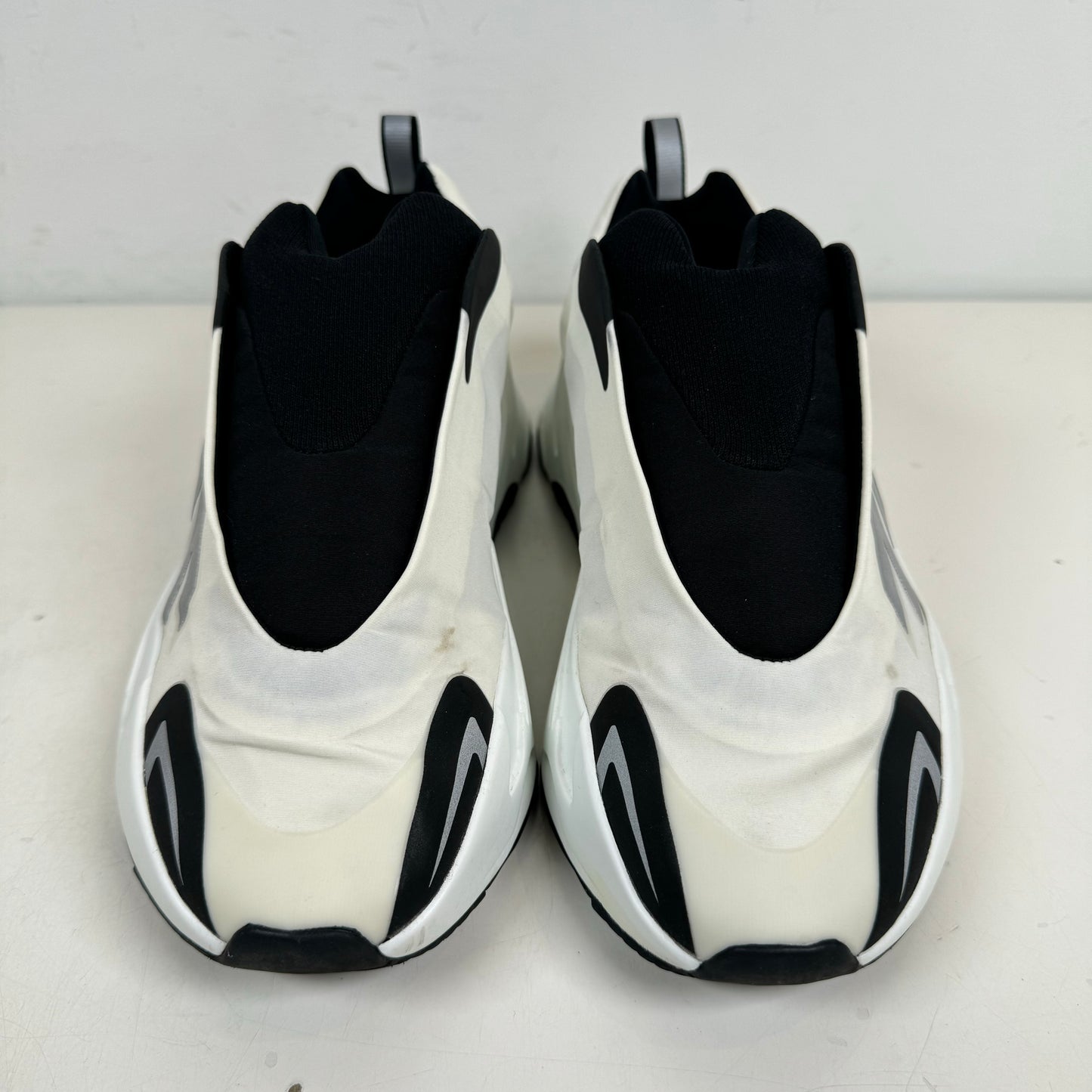 IG4798 adidas Yeezy Boost 700 MNVN Laceless Analog [USED] - 8.5 M (Used)