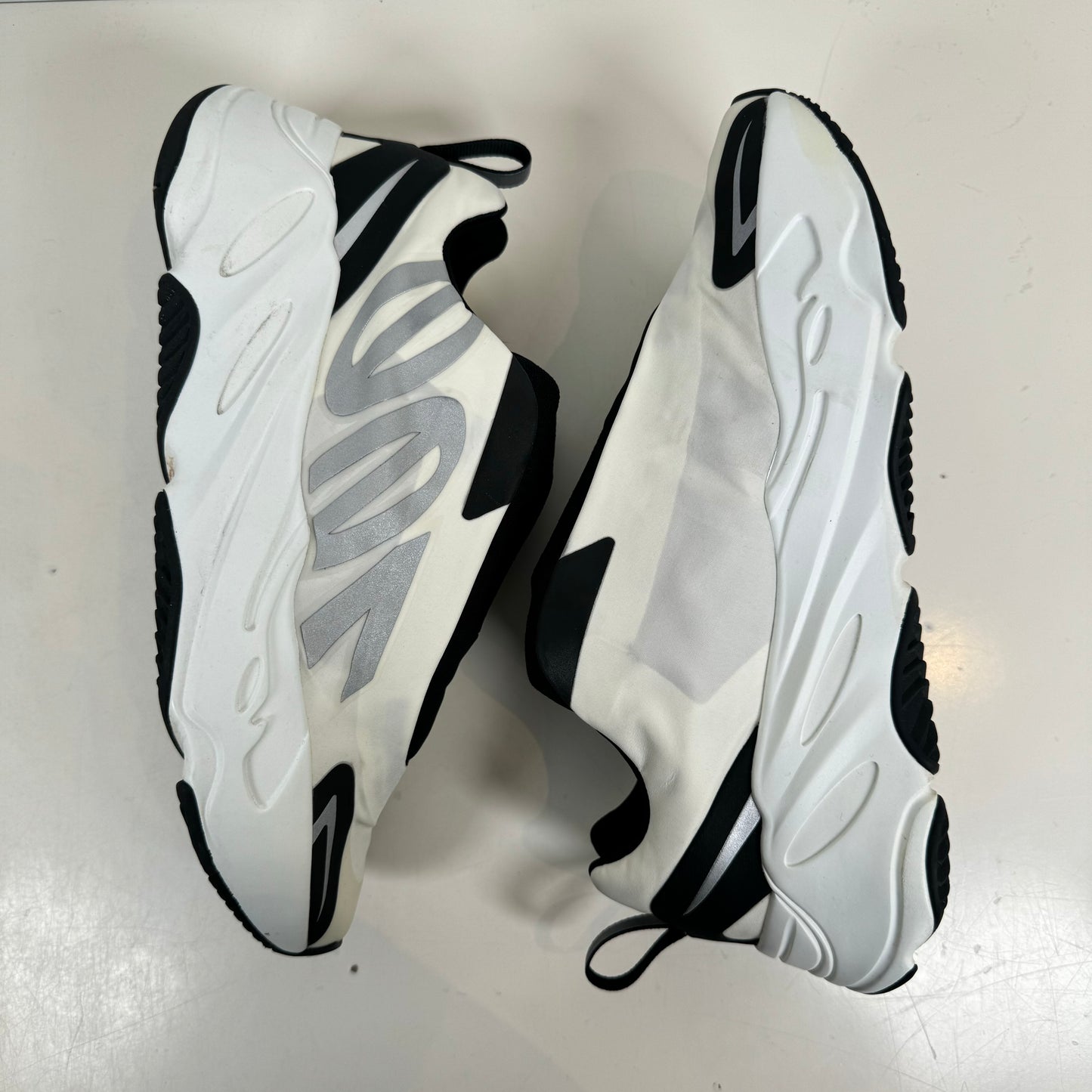 IG4798 adidas Yeezy Boost 700 MNVN Laceless Analog [USED] - 8.5 M (Used)