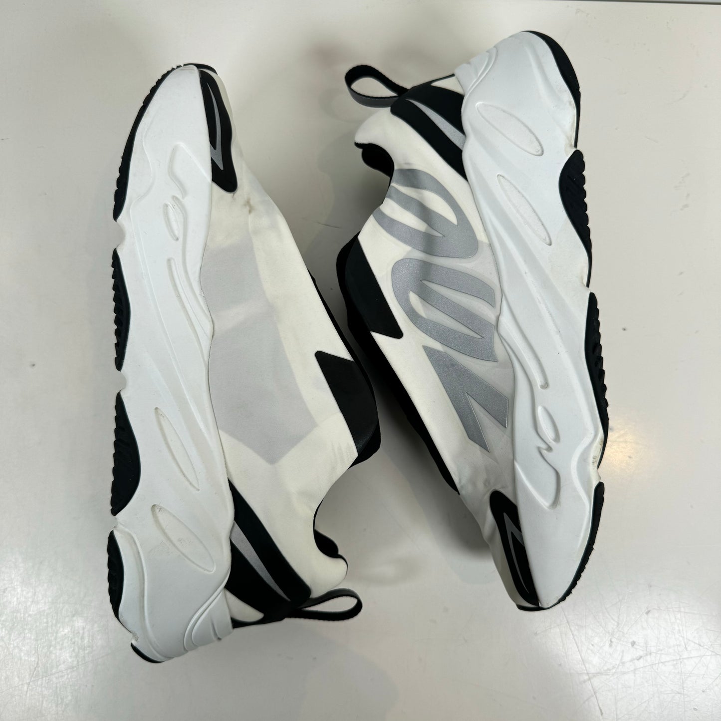 IG4798 adidas Yeezy Boost 700 MNVN Laceless Analog [USED] - 8.5 M (Used)