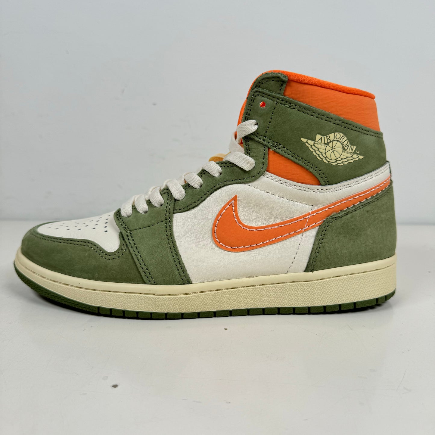 FB9934 300 Jordan 1 High OG Craft Celadon [USED] - 8.5 M (Used)