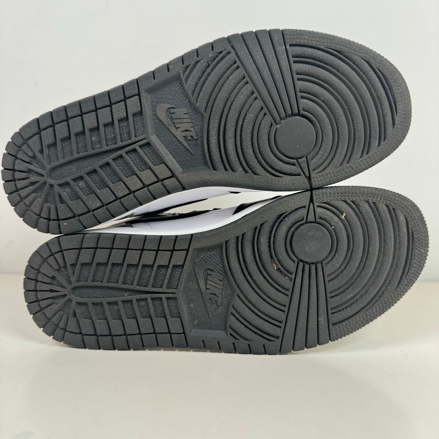 CD0461 001 Jordan 1 Retro High Silver Toe (W) [USED] - 10 W (Used)