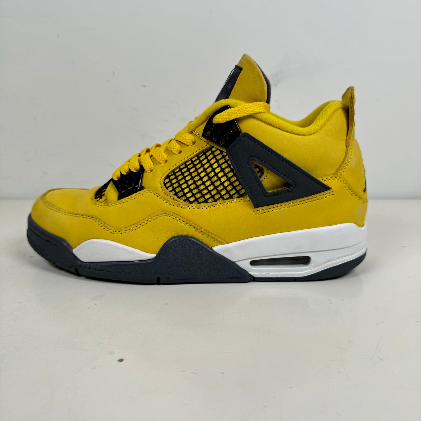 CT8527 700 Jordan 4 Retro Lightning (2021) [USED] - 9 M (Used)