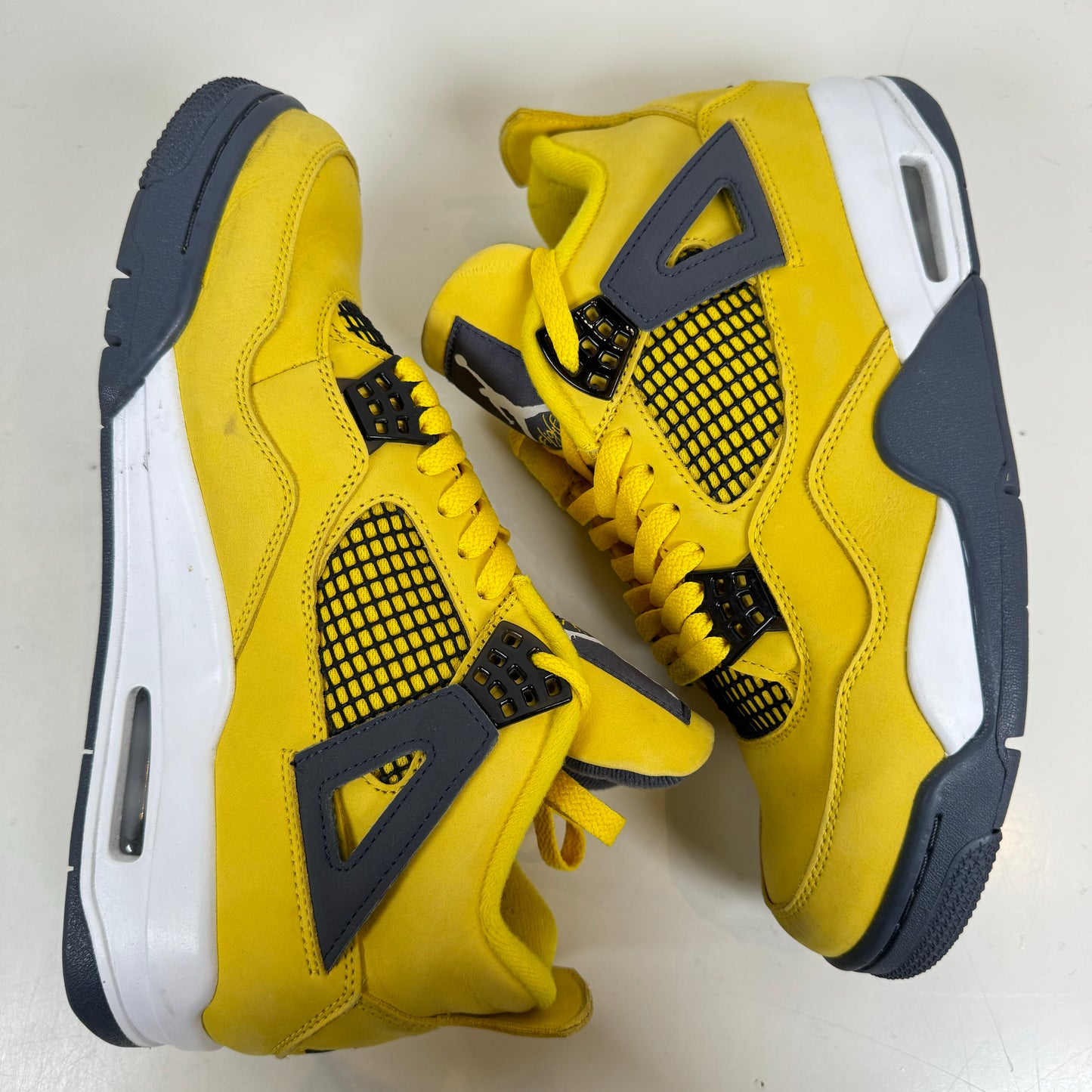 CT8527 700 Jordan 4 Retro Lightning (2021) [USED] - 9 M (Used)