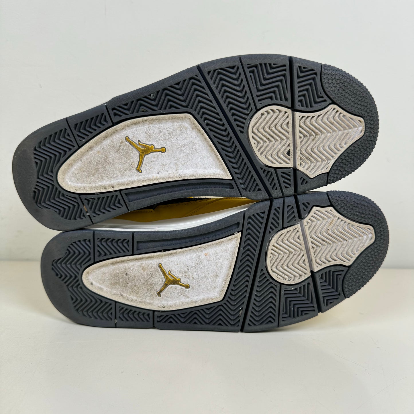 CT8527 700 Jordan 4 Retro Lightning (2021) [USED] - 9 M (Used)